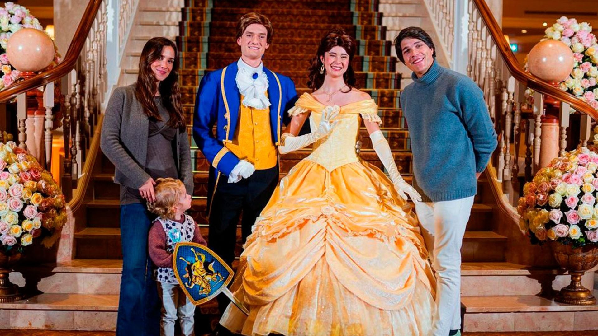 El increíble viaje de María Pombo a Disneyland París con su marido, su hijo y otras 'influencers'