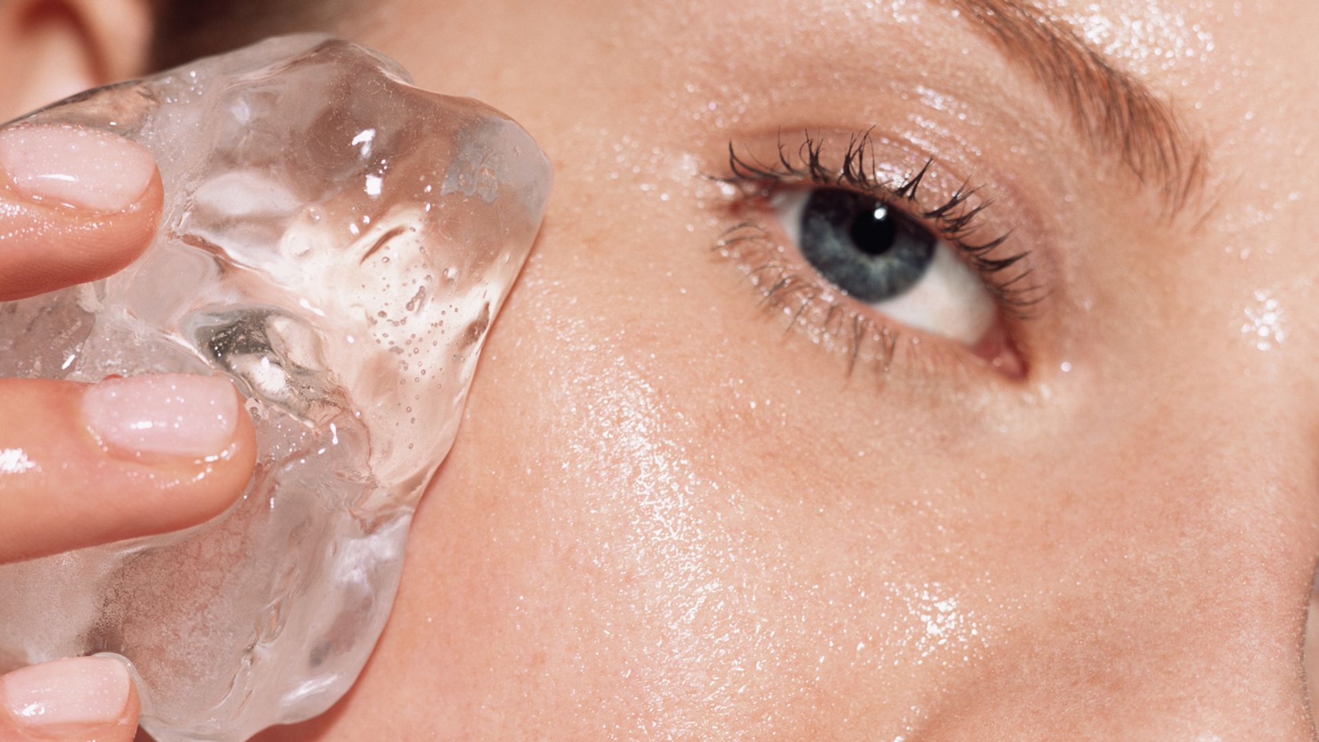 Claudia Sánchez, farmaceútica: "El skin icing utiliza el hielo para reducir la hinchazón facial, las bolsas y la sensación de congestión"
