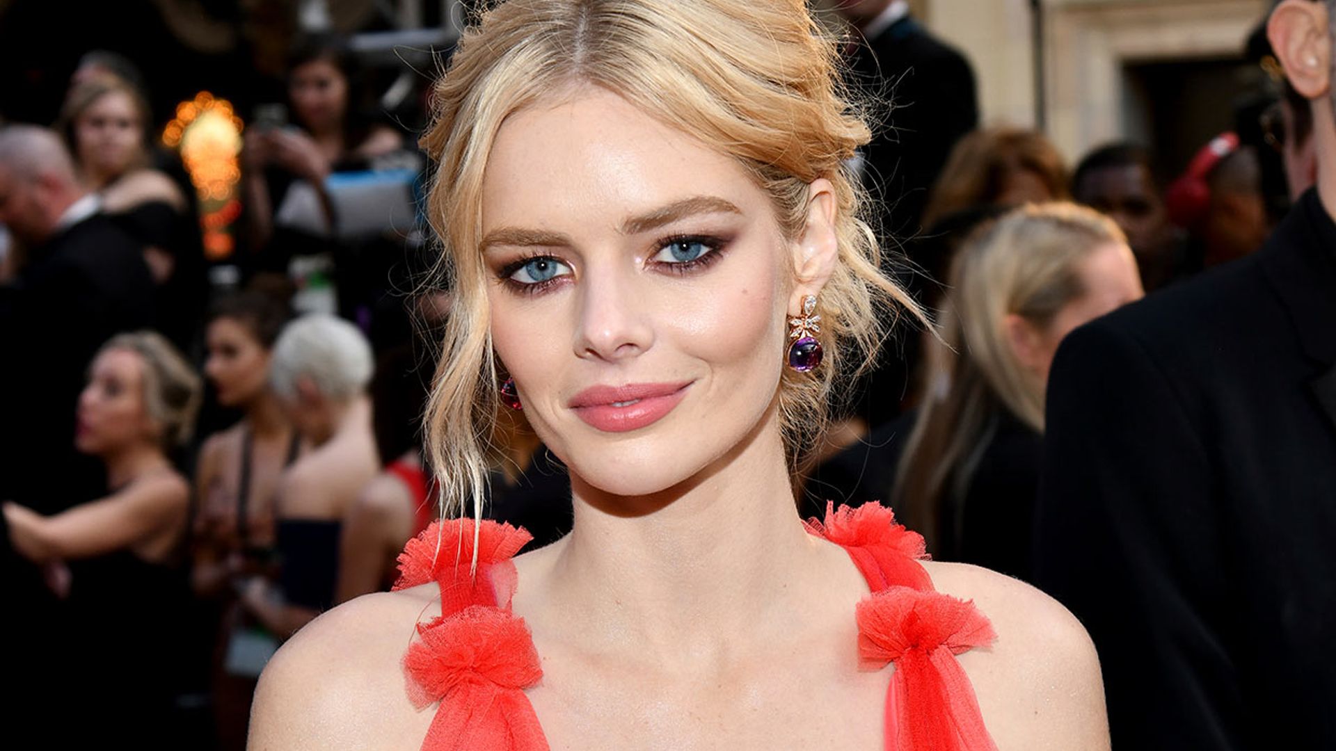 La 'doble' de Margot Robbie que finge ser ella para no decepcionar a sus fans