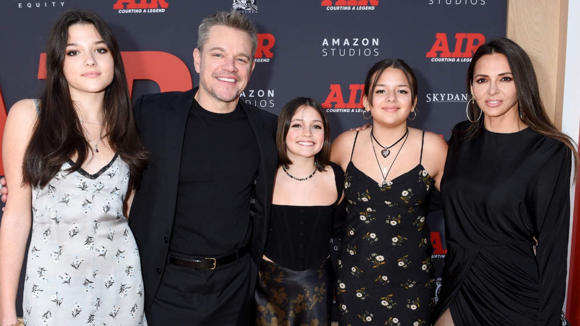Las hijas adolescentes de Matt Damon y Luciana Barroso causan sensación en su debut en Hollywood
