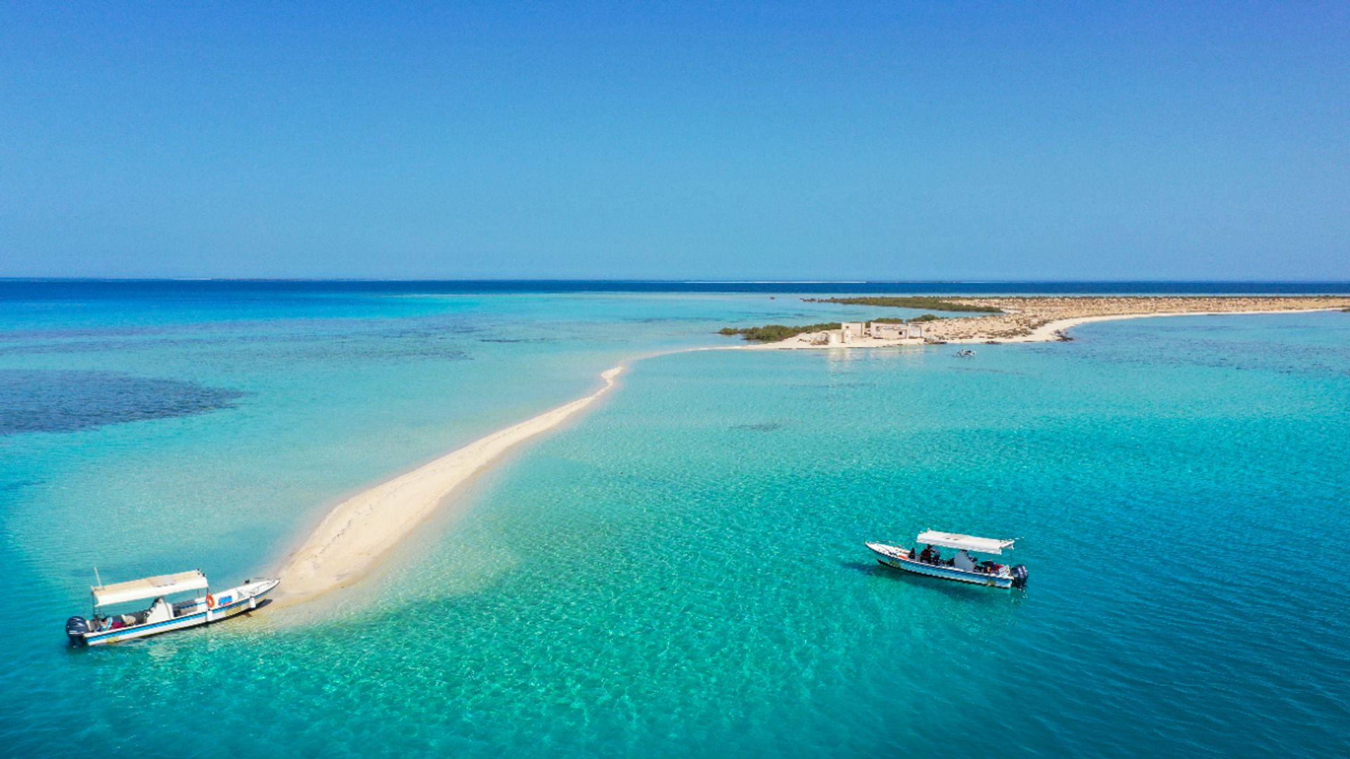 Playas de agua turquesa, dunas doradas y ‘resorts’ de lujo: el Mar Rojo Saudí lo tiene todo para unas vacaciones diferentes