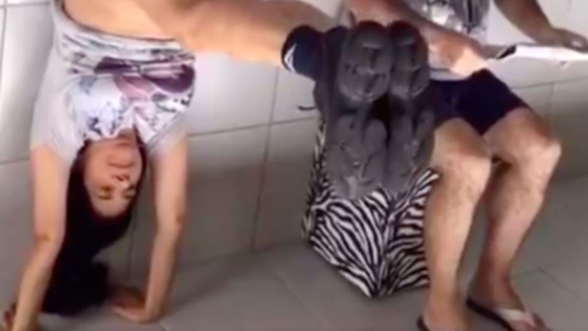 Los increíbles ejercicios de una joven que acaban con un final inesperado y muy divertido