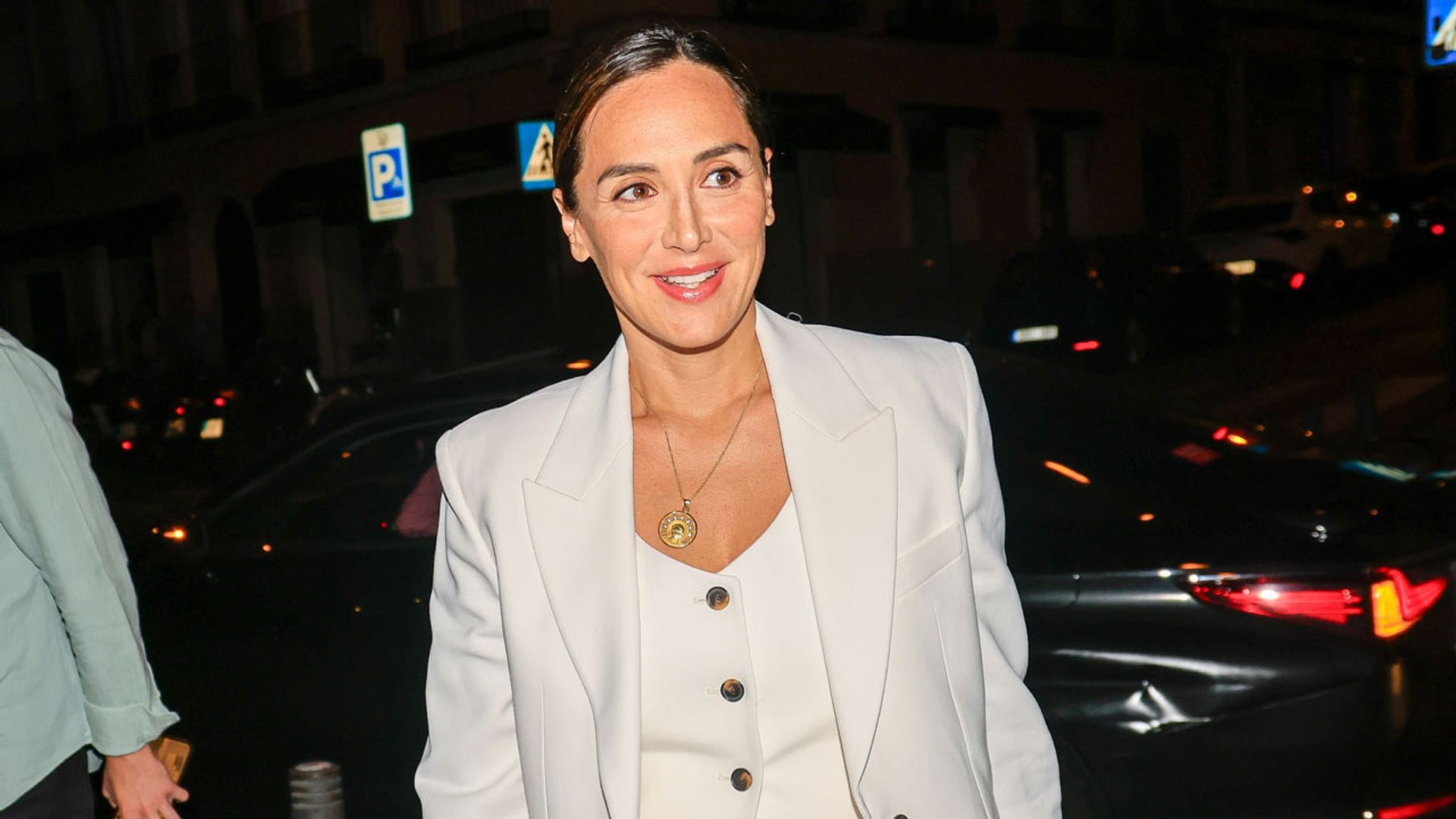 El impecable traje blanco con el que Tamara Falcó ha deslumbrado en el 35º cumpleaños de Íñigo Onieva