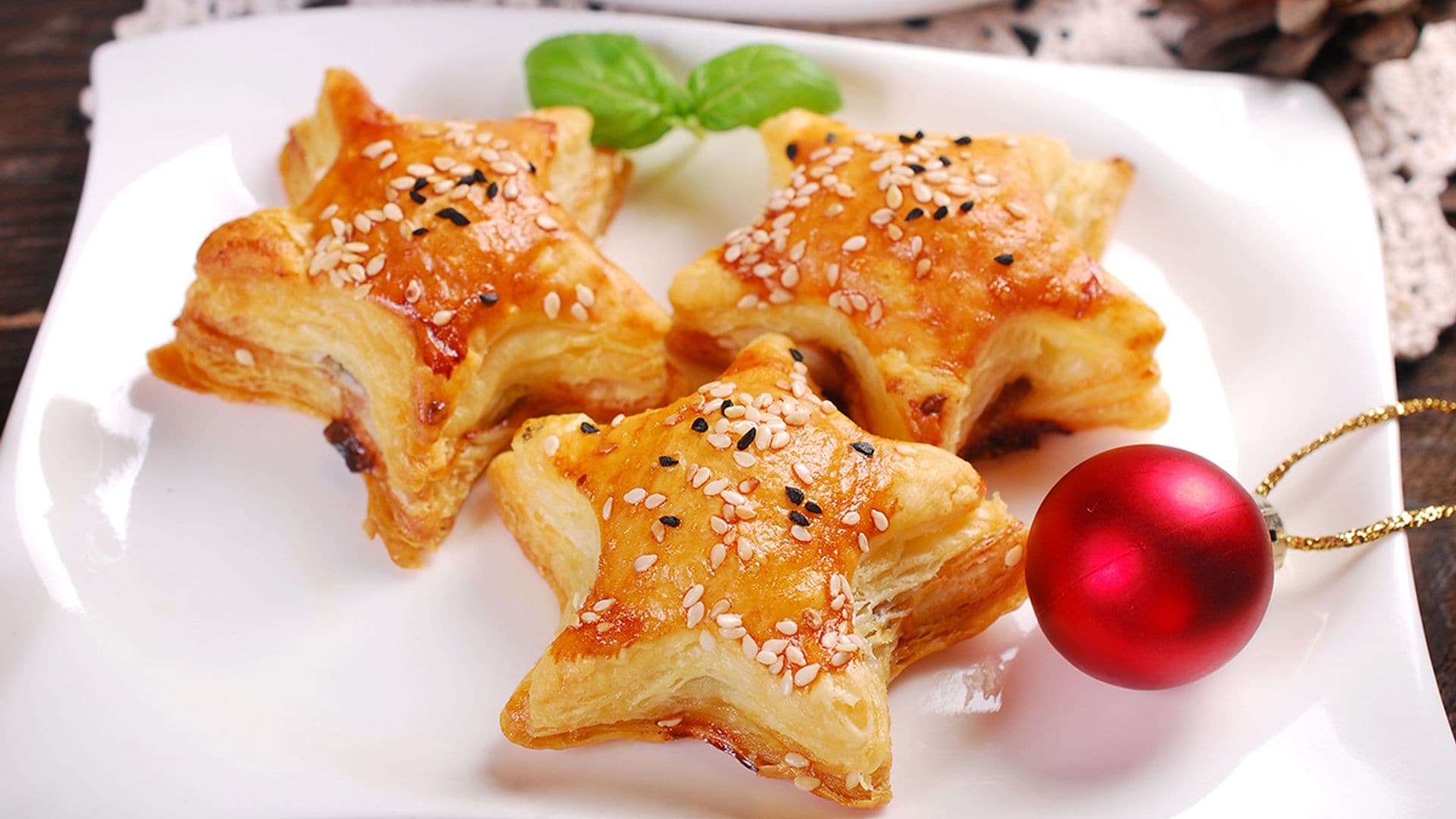 Estrellitas de hojaldre rellenas de puerros con gambas