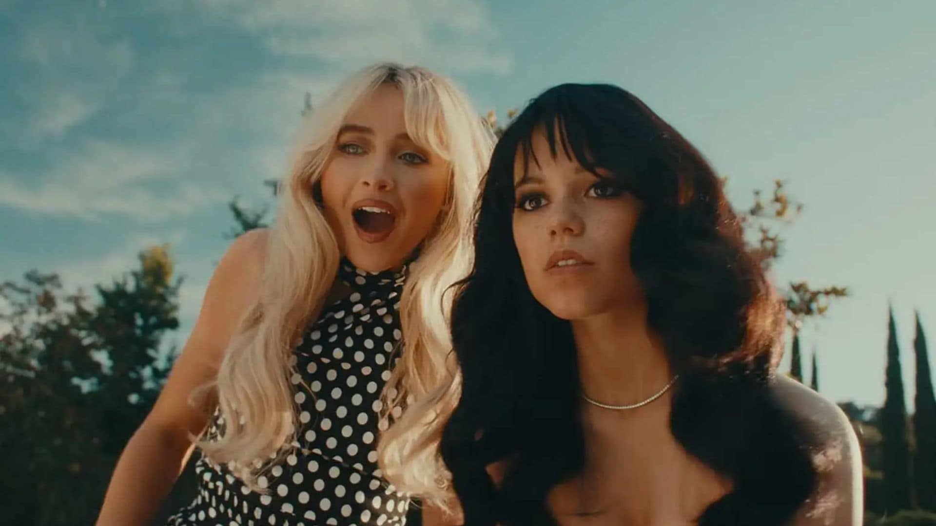 Sabrina Carpenter y Jenna Ortega