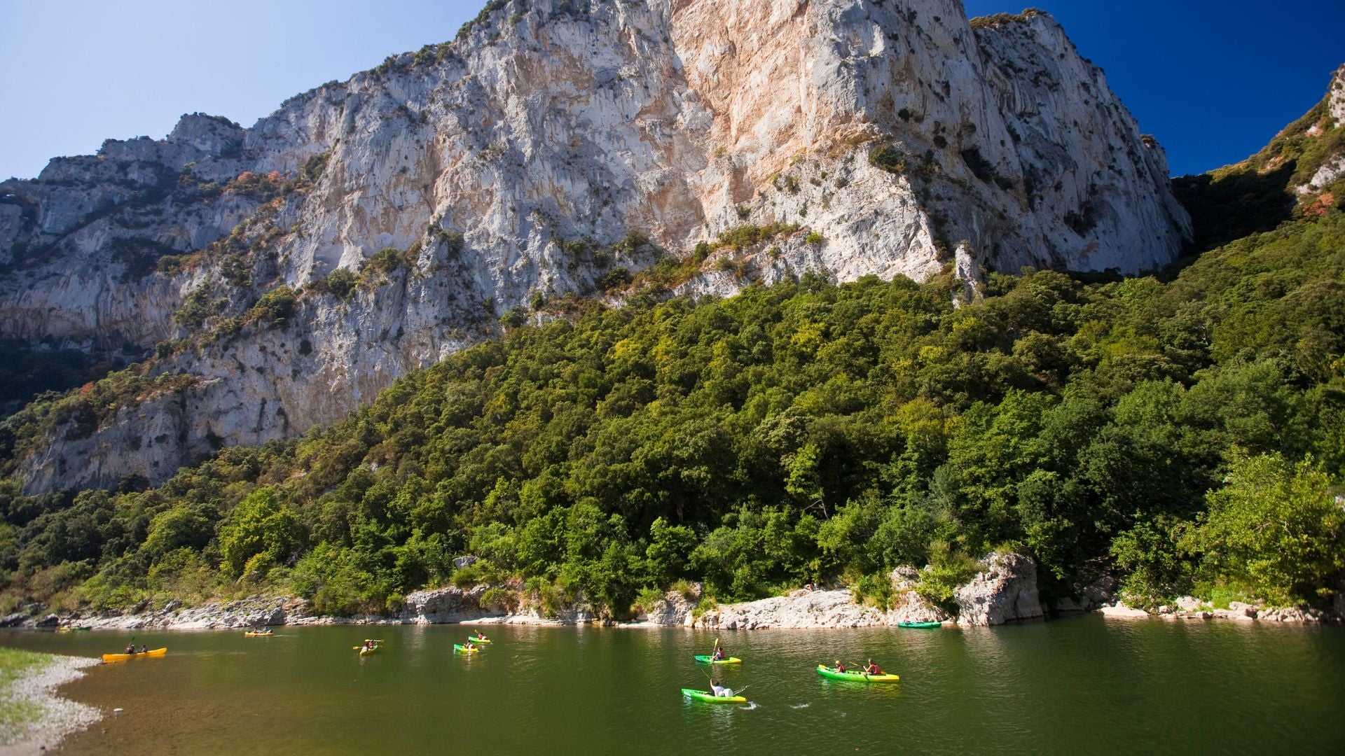 Gargantas de Ardèche: una ruta entre pueblos medievales, castillos y naturaleza salvaje