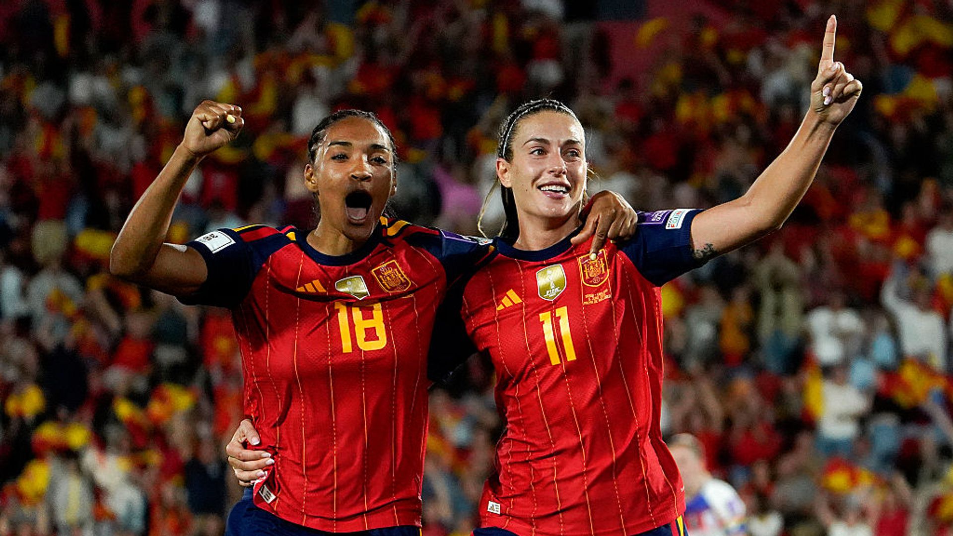 Salma Paralluelo y Alexia Putellas, jugadoras de la Selección Española de Fútbol