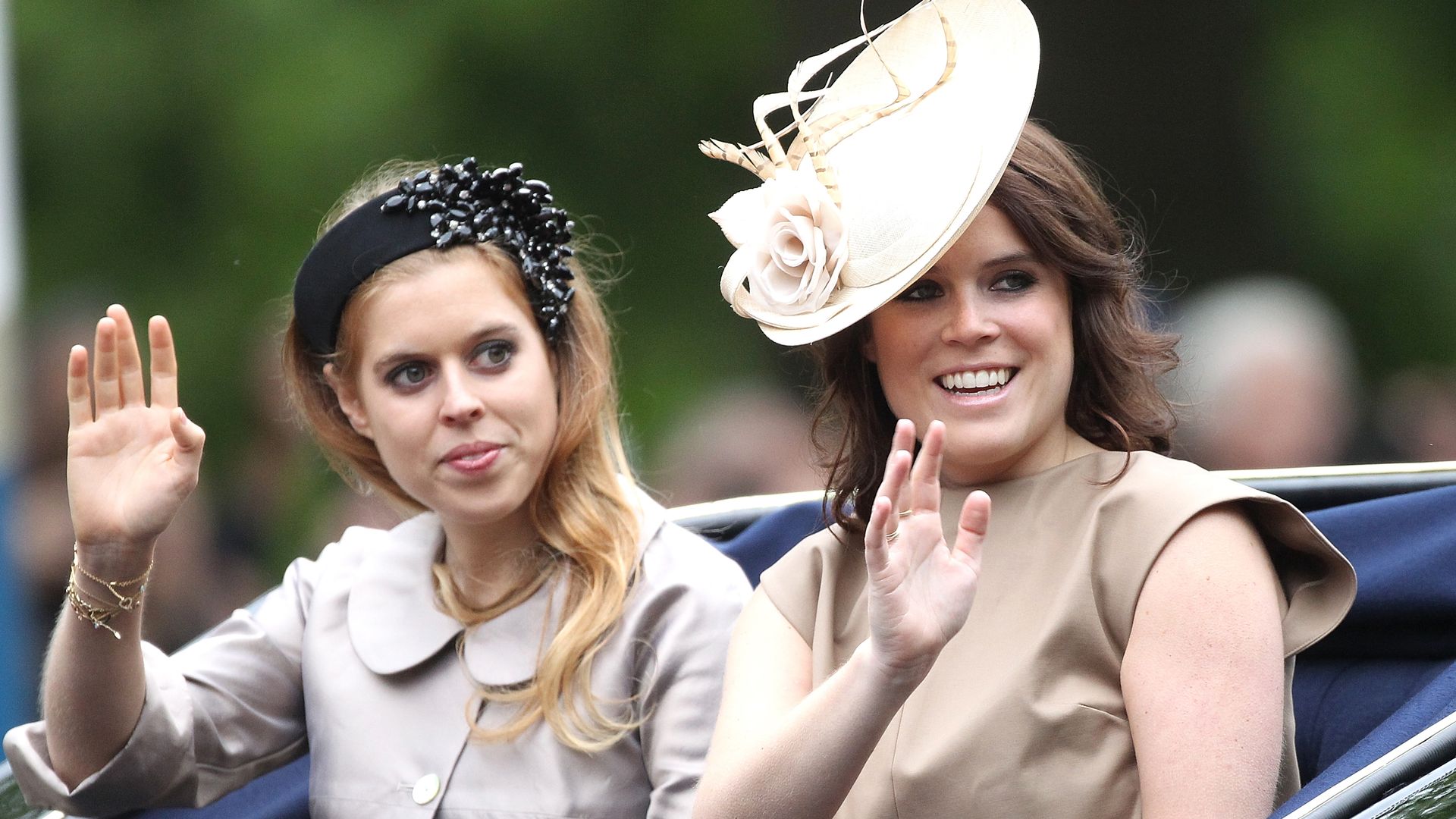 Las princesas Beatriz y Eugenia en el Trooping The Colour de 2015.