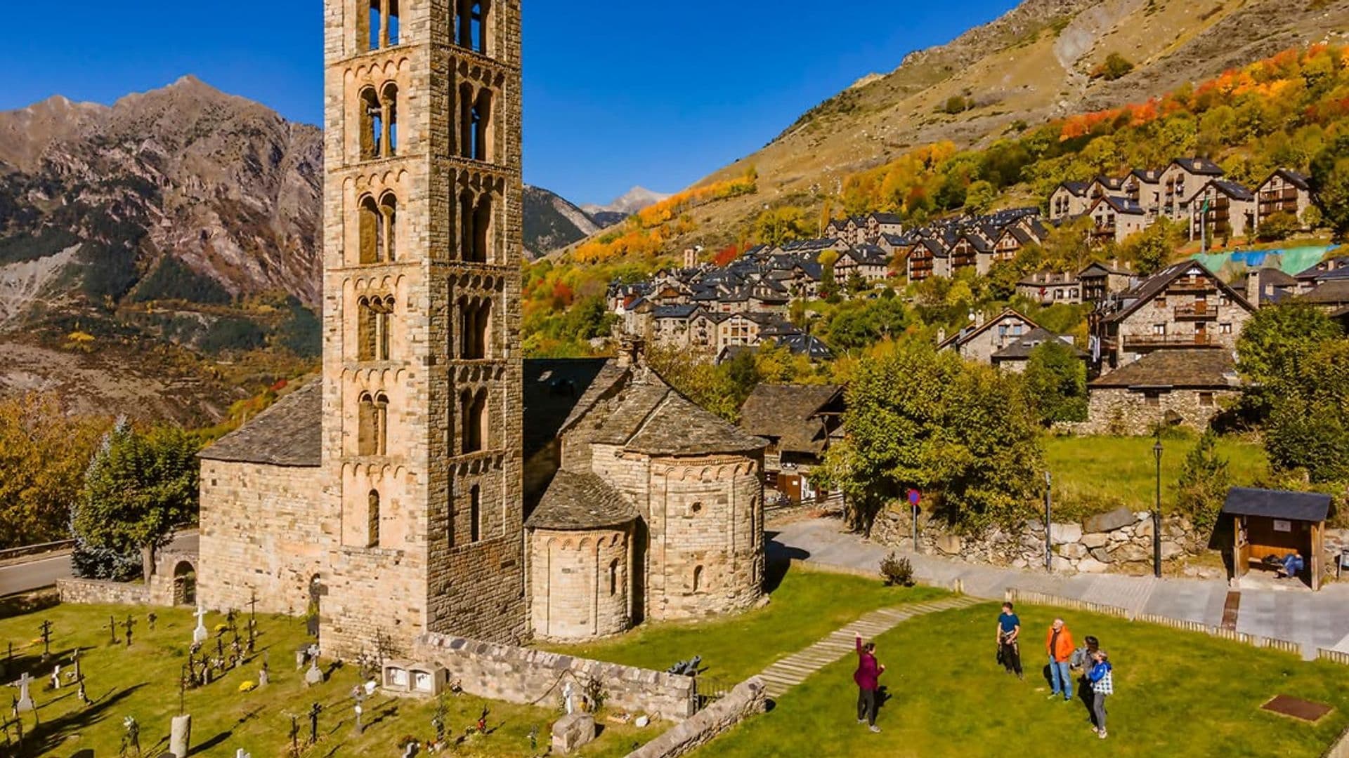 Pueblo de Taüll e iglesia de Sant Climent, valle de Boí, Pirineos, Lleida