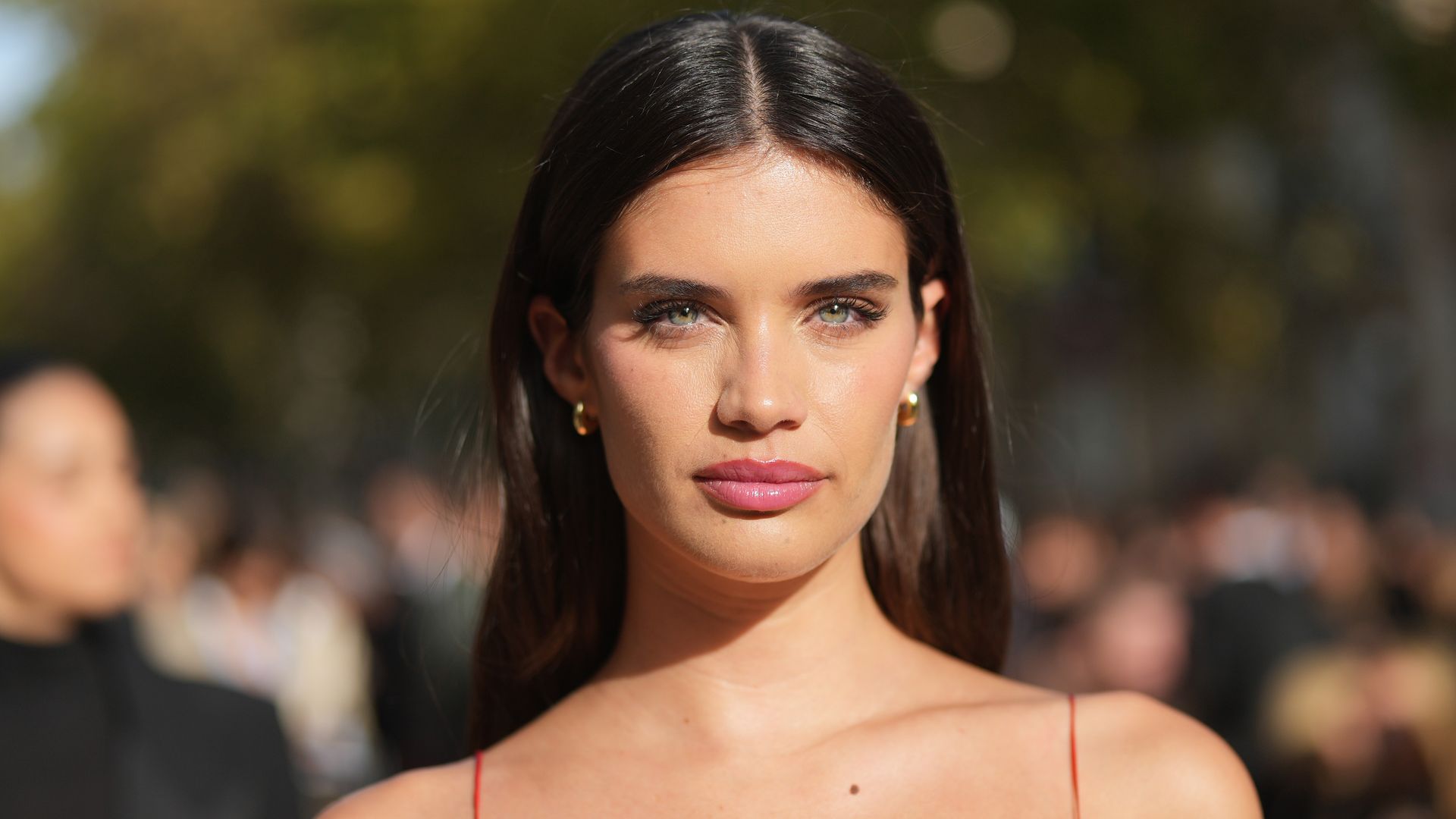 Desde el maquillaje más natural hasta los labios rojos clásicos y atrevidos: 12 maquillajes para esta primavera
