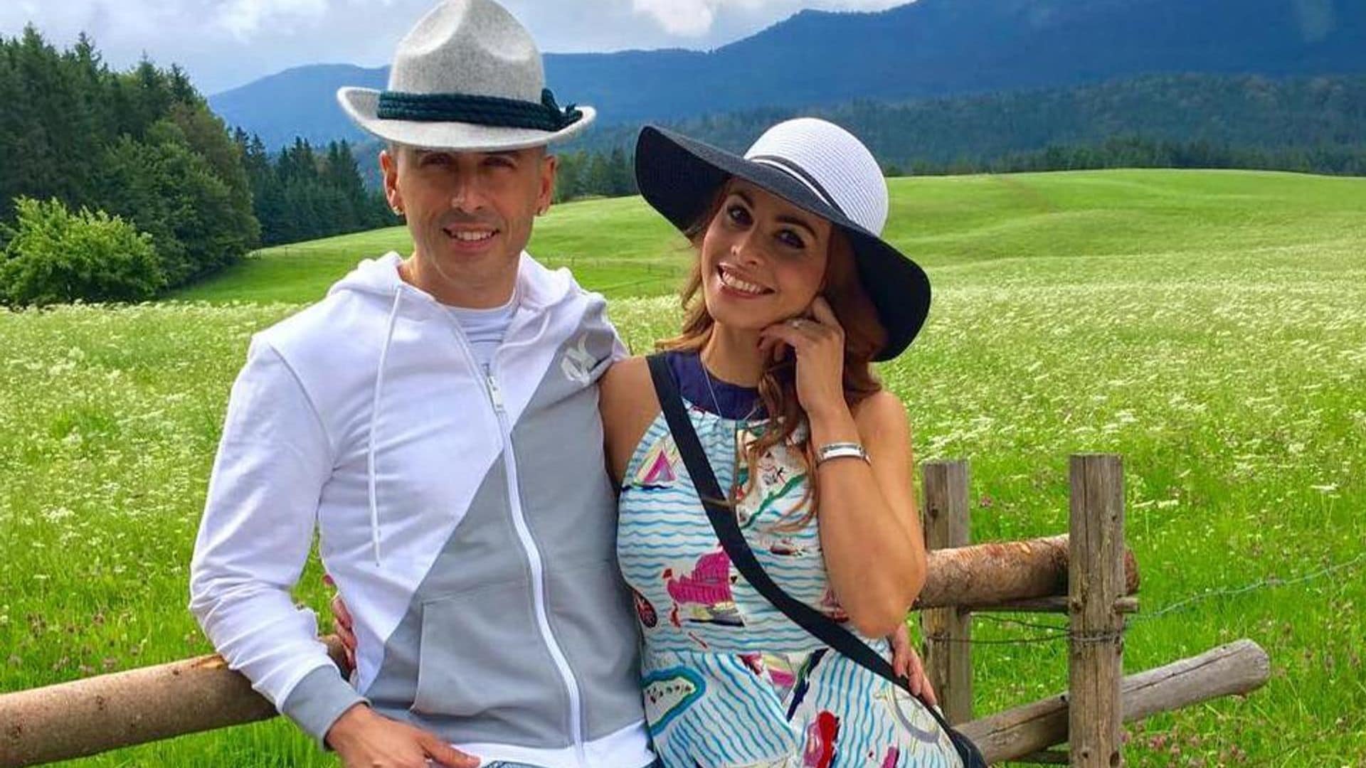Yandel y su esposa celebran su aniversario de bodas con íntima cena a la luz de las velas