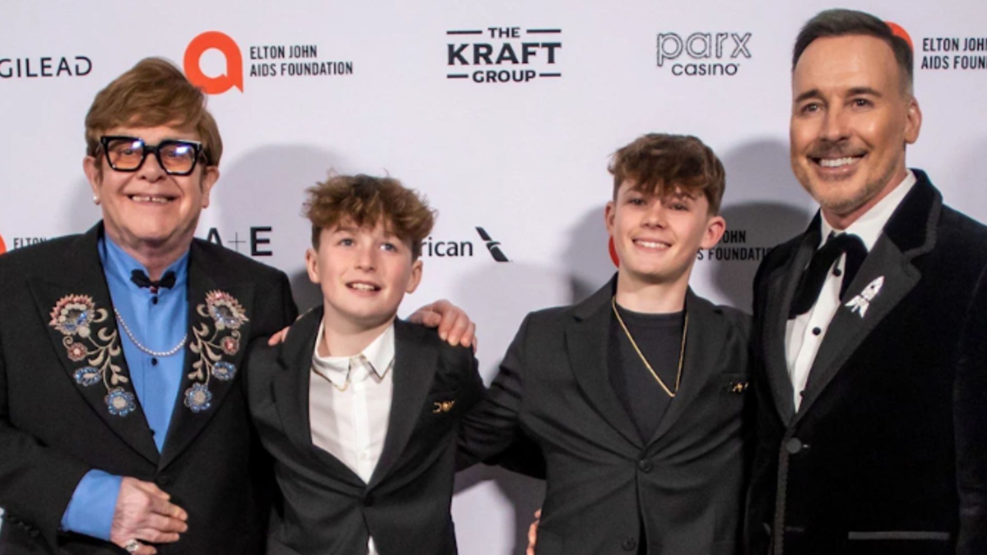 Las nuevas fotos de los hijos adolescentes de Elton John sorprenden por este motivo