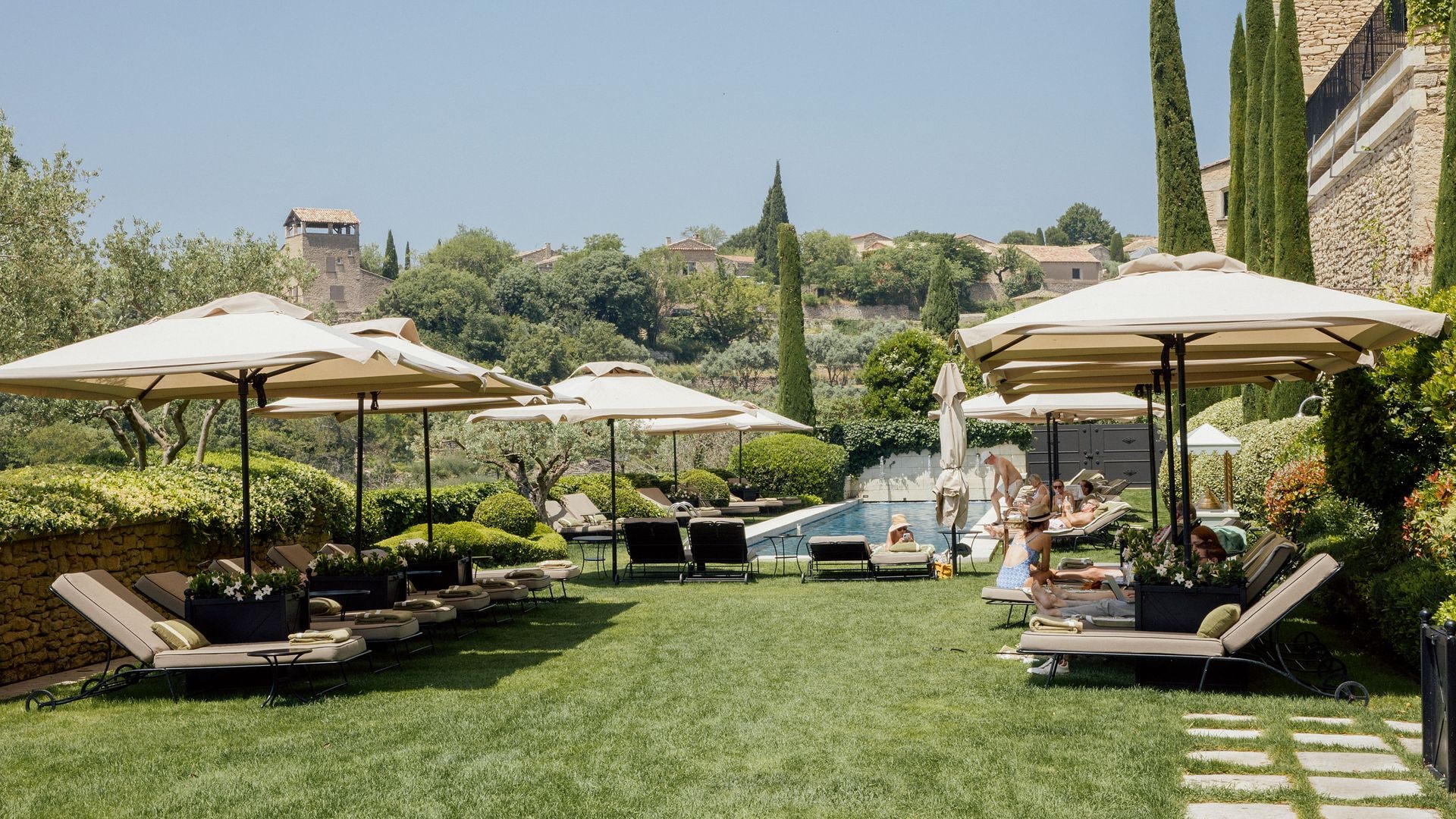 La piscina del hotel en el que se alojaron en Gordes: La Bastide