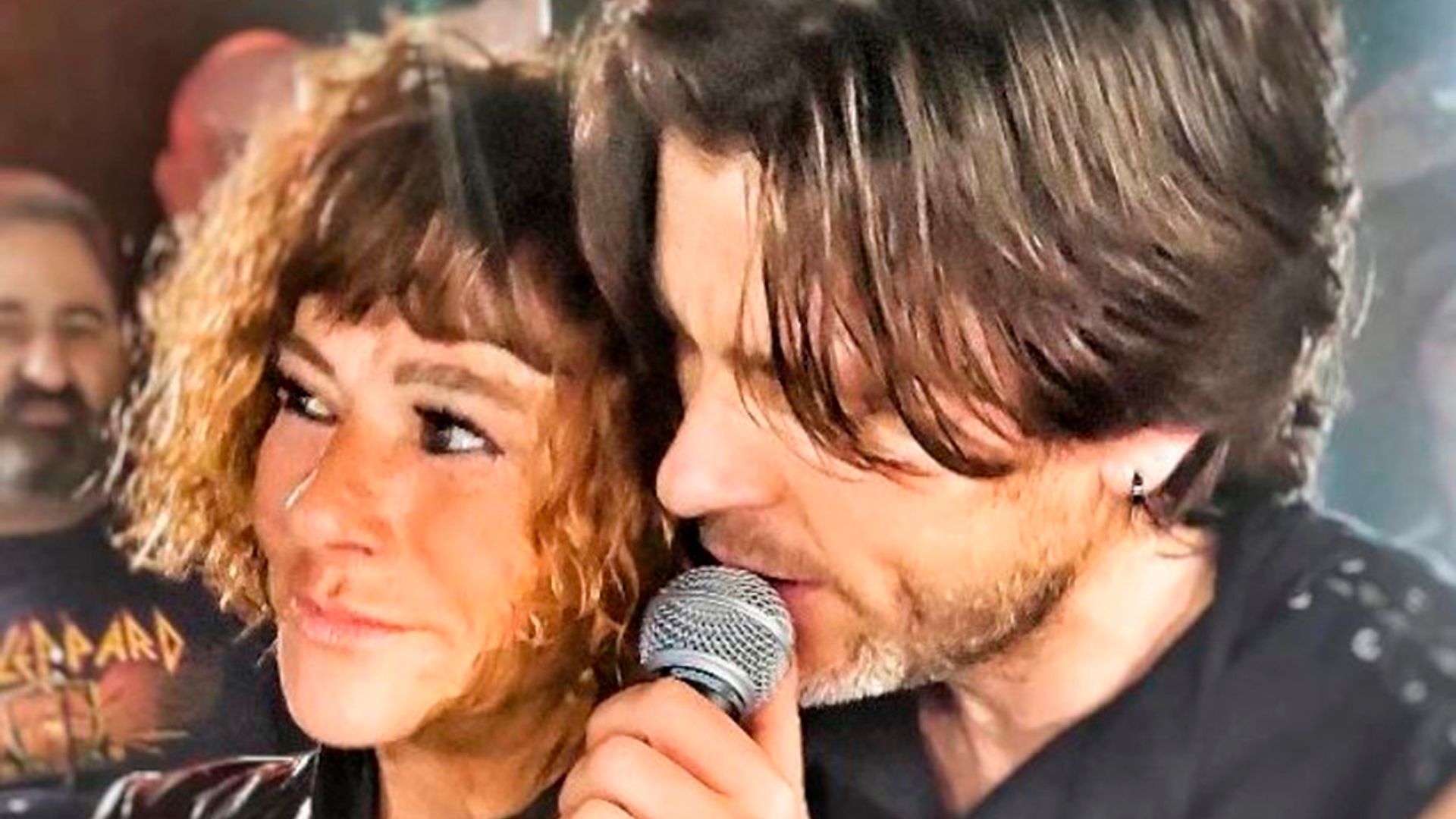 El emotivo reencuentro de Javián de 'Operación Triunfo' con la madre de Álex Casademunt en Barcelona