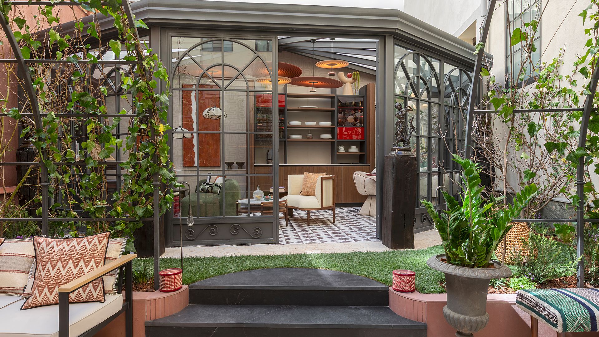 Espacio exterior con cerramiento de cristal