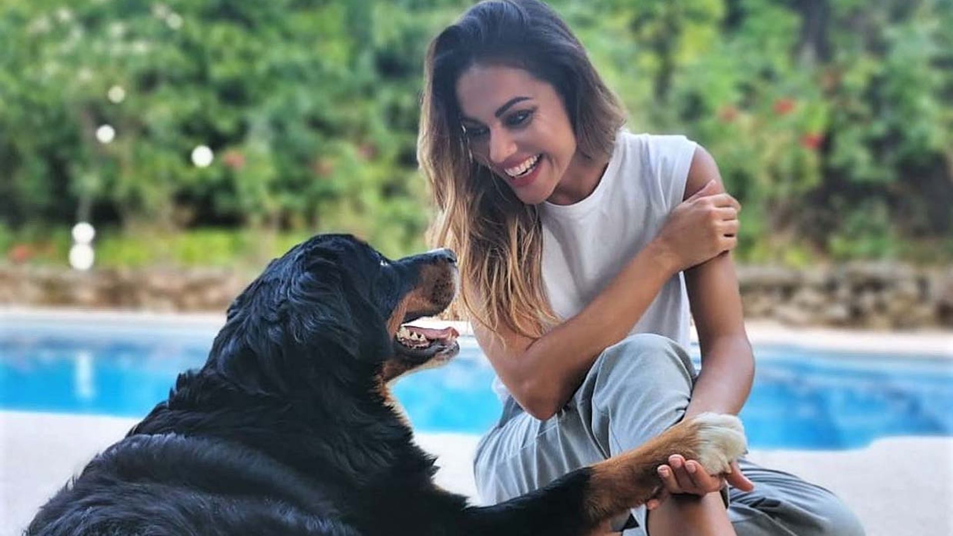 La reaparición de Lara Álvarez en muy buena compañía y 'viviendo de amor'