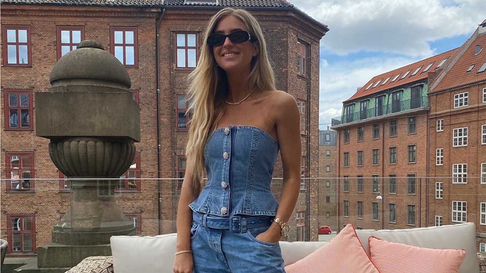 Alerta Fashion: el top peplum que triunfa de Copenhague a París potencia las curvas y estiliza al máximo