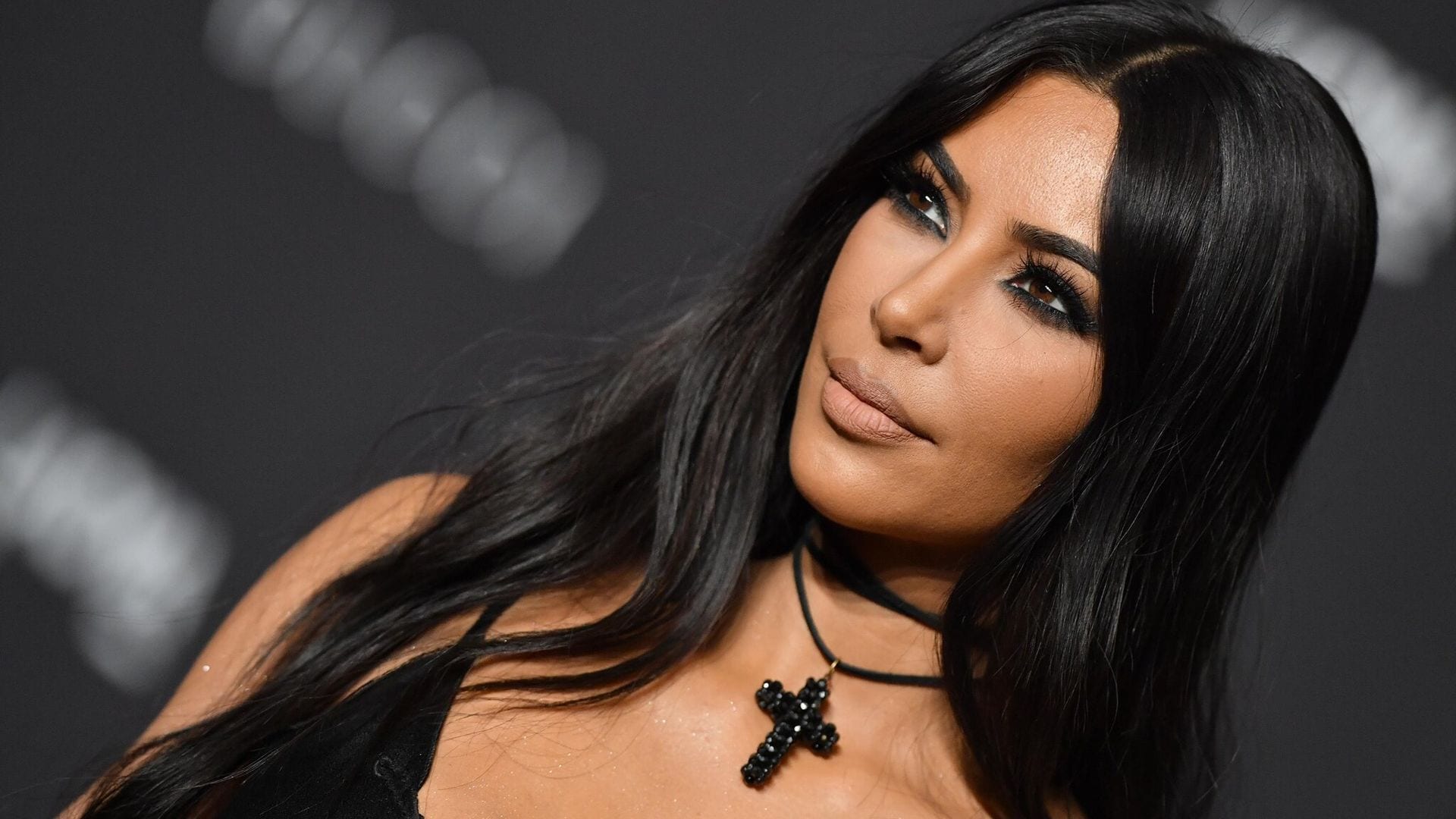 ¿Cómo hace Kim Kardashian para lucir una melena larga y bien cuidada?