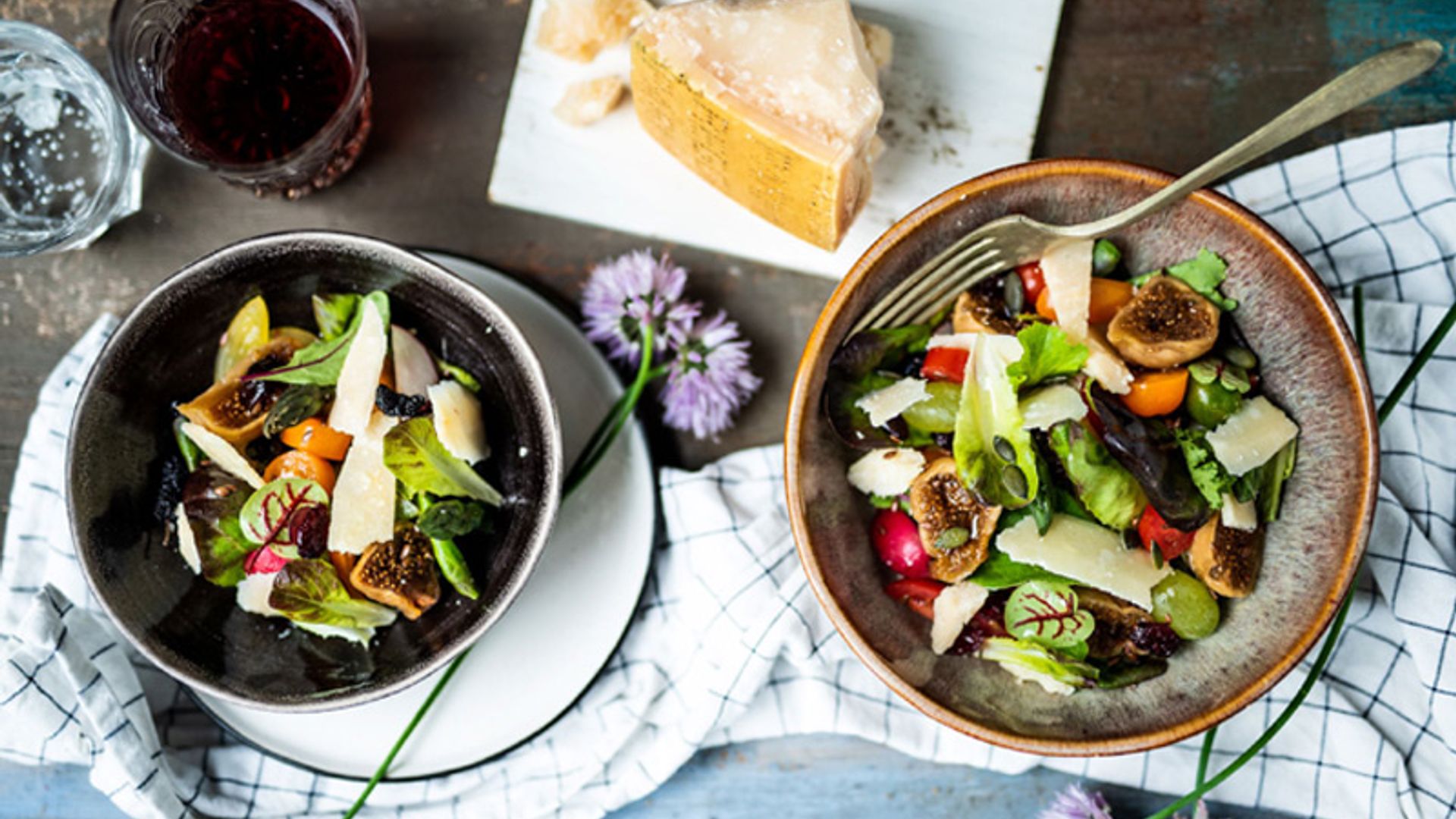 Ensalada mixta con higos y 'Parmigiano Reggiano'