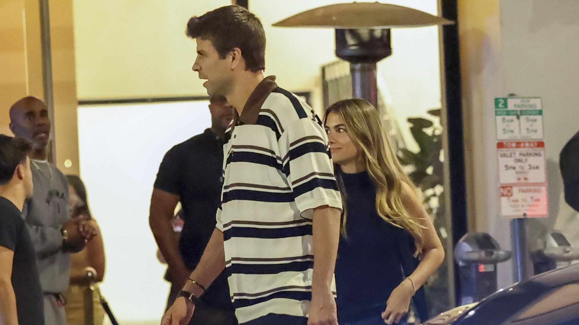 Gerard Piqué y su novia Clara Chía Martí fueron captados a su salida del restaurante Catch LA.