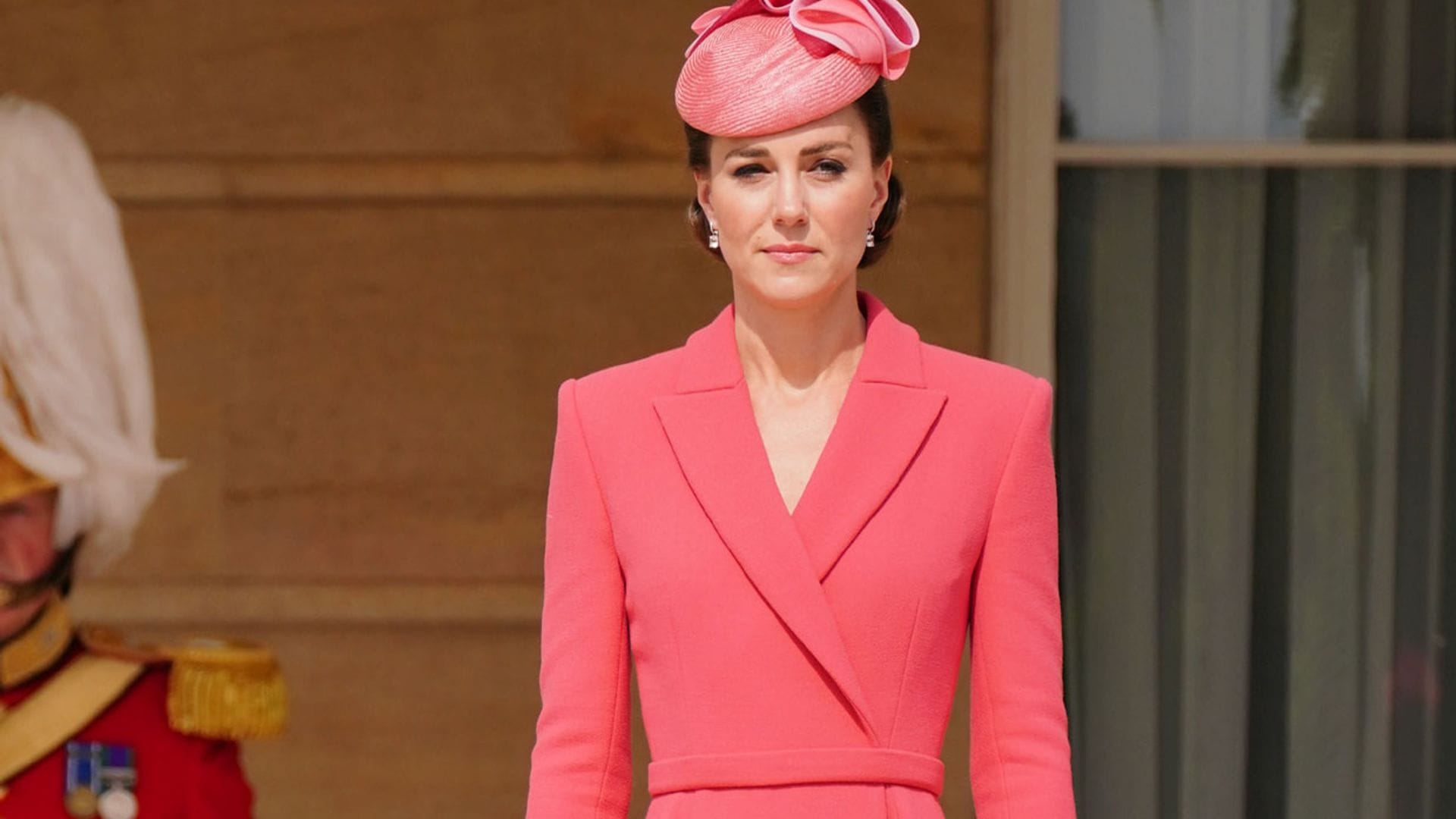 El color de tendencia que ha convencido a Kate de comprarse un tercer vestido-abrigo