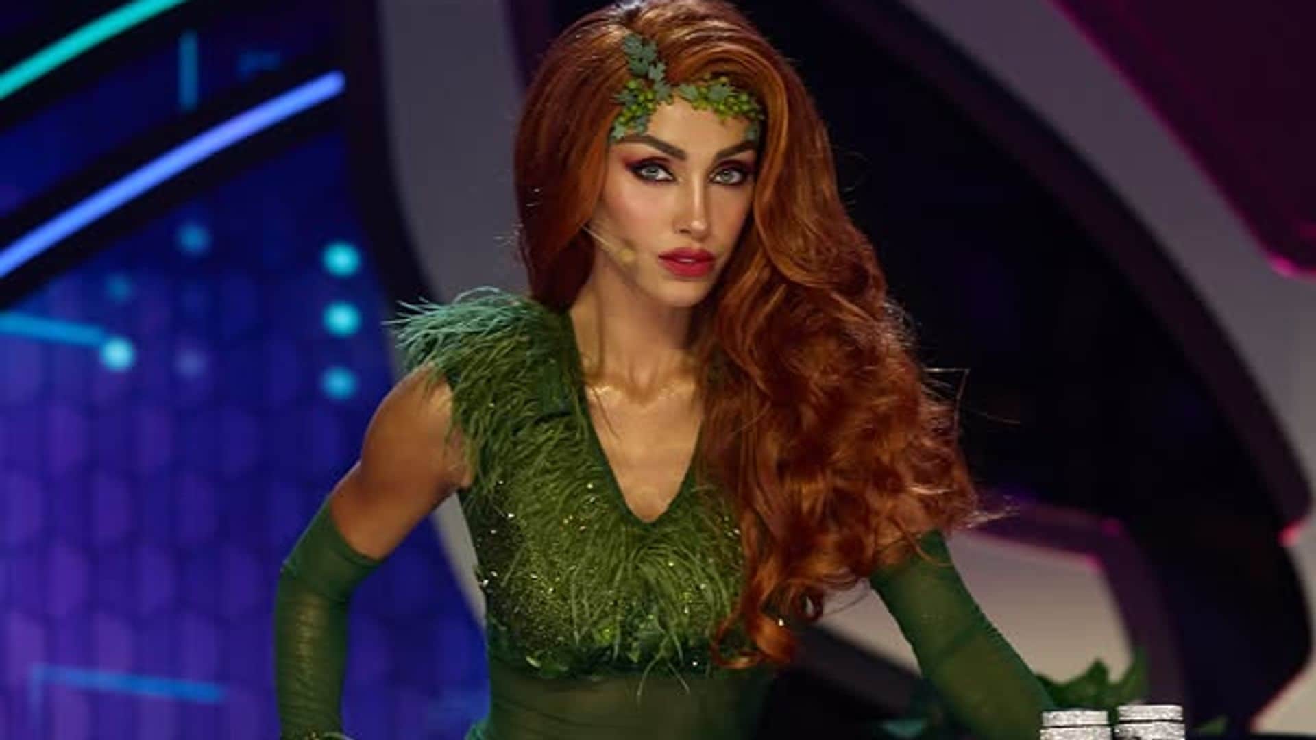 Anahí se transforma en Poison Ivy (Hiedra Venenosa)
