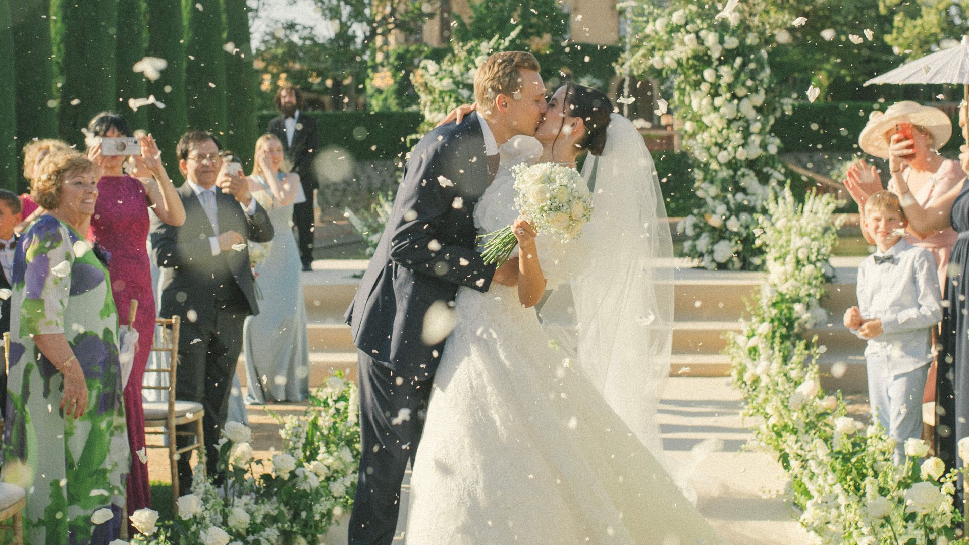 Todo sobre el 'behind the scenes' de la boda de Marta Sierra: los detalles de su sofisticada y elegante 'atrezzo' y decoración