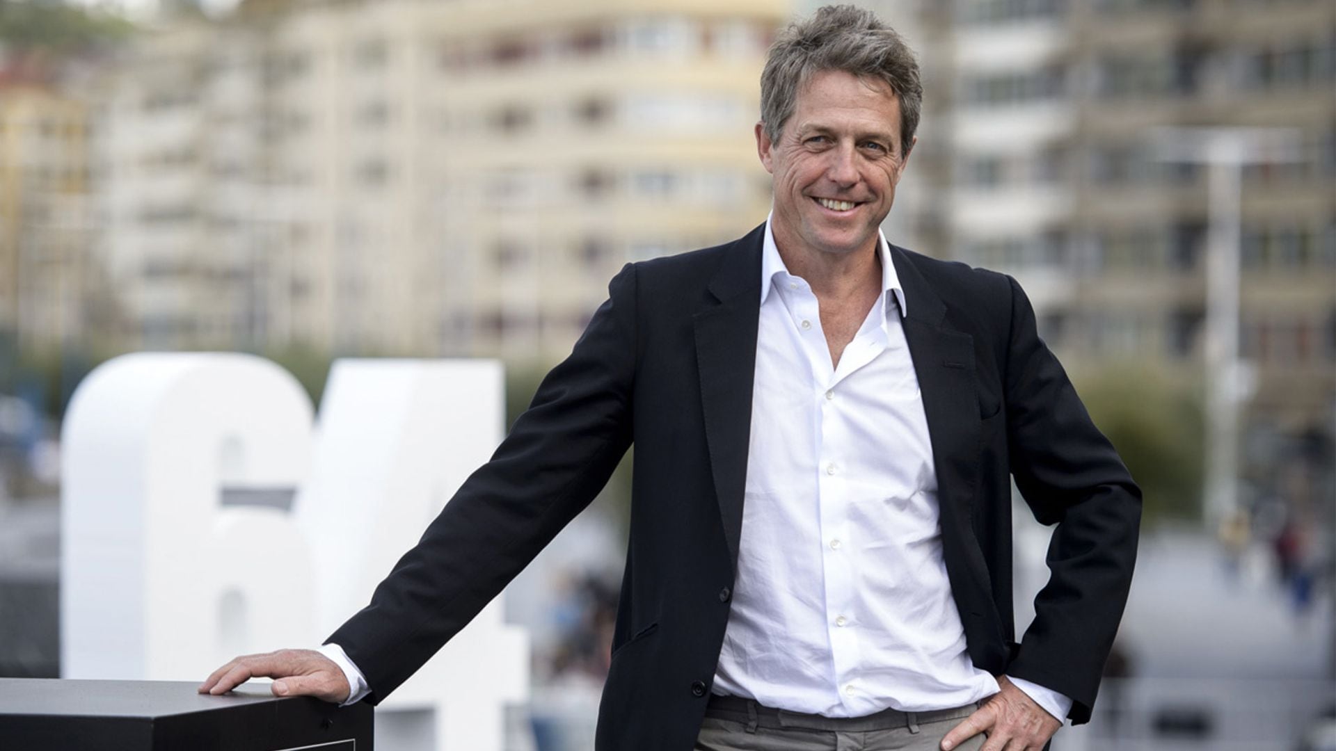 Hugh Grant devela el motivo por el que odiaba su mítico baile en ‘Love Actually’
