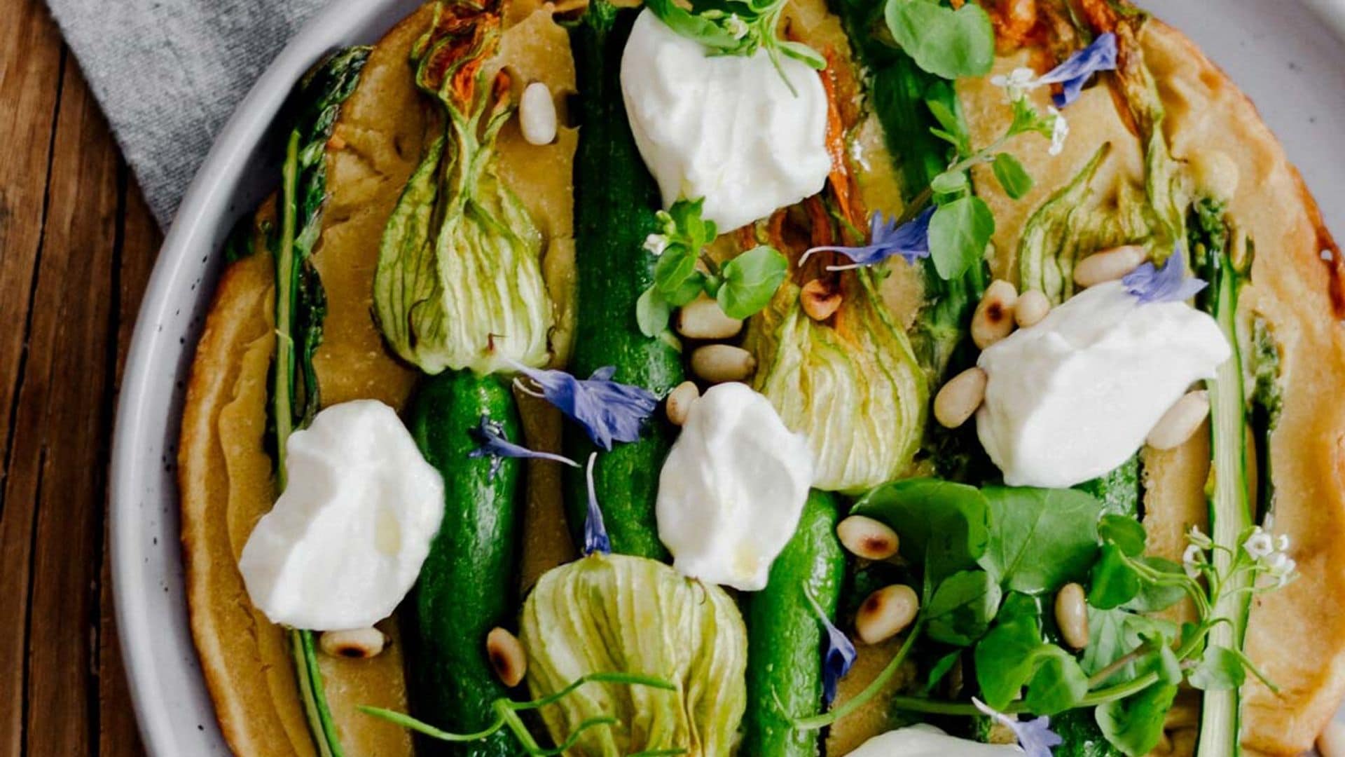 'Socca' o crepe de harina de garbanzo con flores de calabacín y 'ricotta'