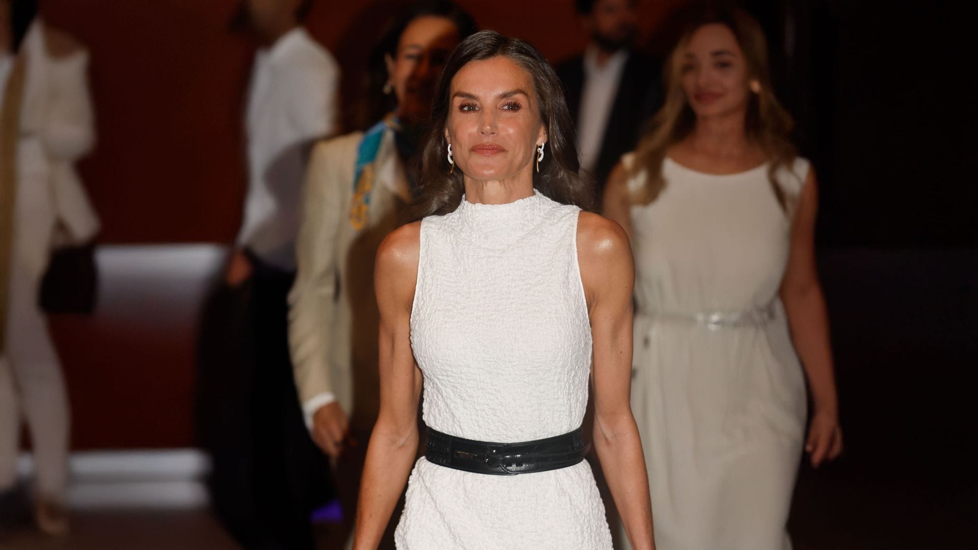 Ilumina tus hombros como la reina Letizia y presume de bronceado con este producto