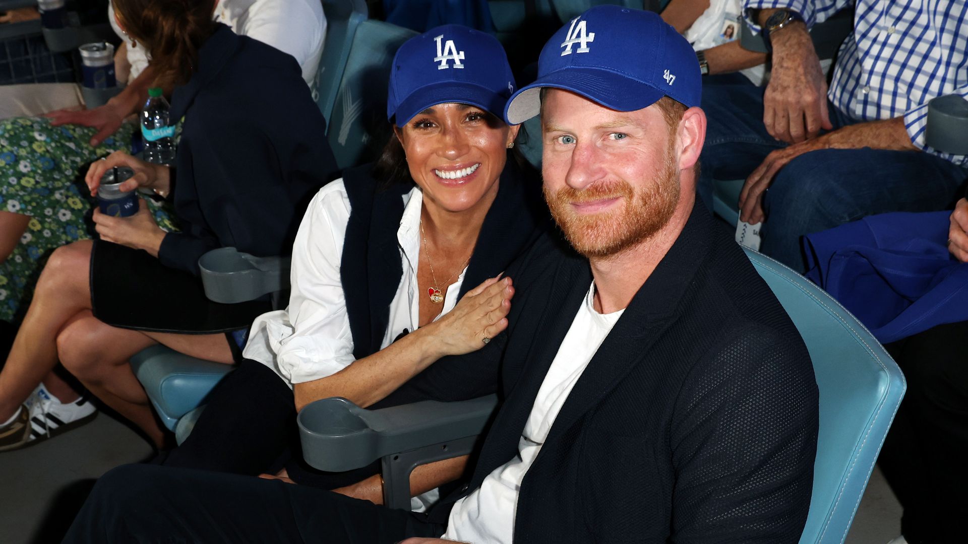 El príncipe Harry y Meghan Markle disfrutaron del juego entre los Toronto Blue Jays y los Los Angeles Dodgers.