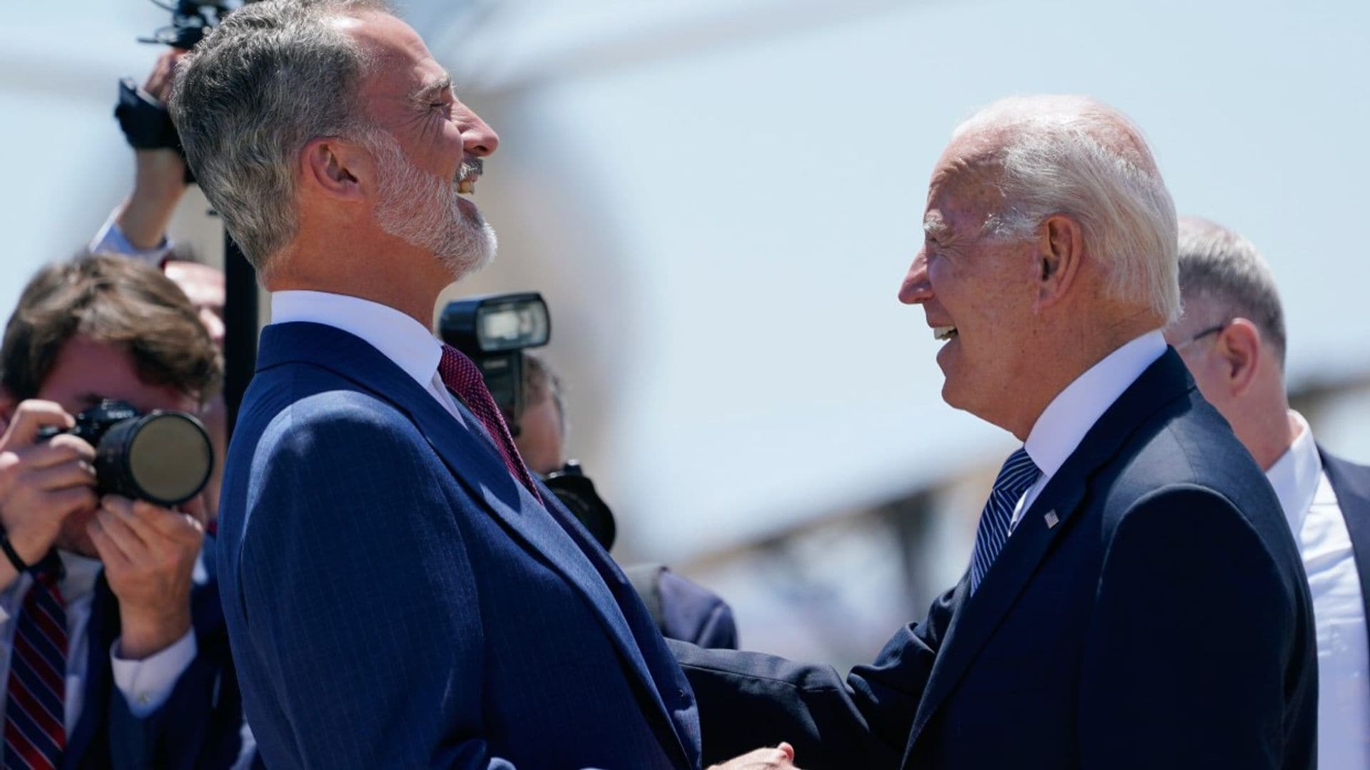 El caluroso recibimiento del rey Felipe a Joe Biden para la cumbre de la OTAN