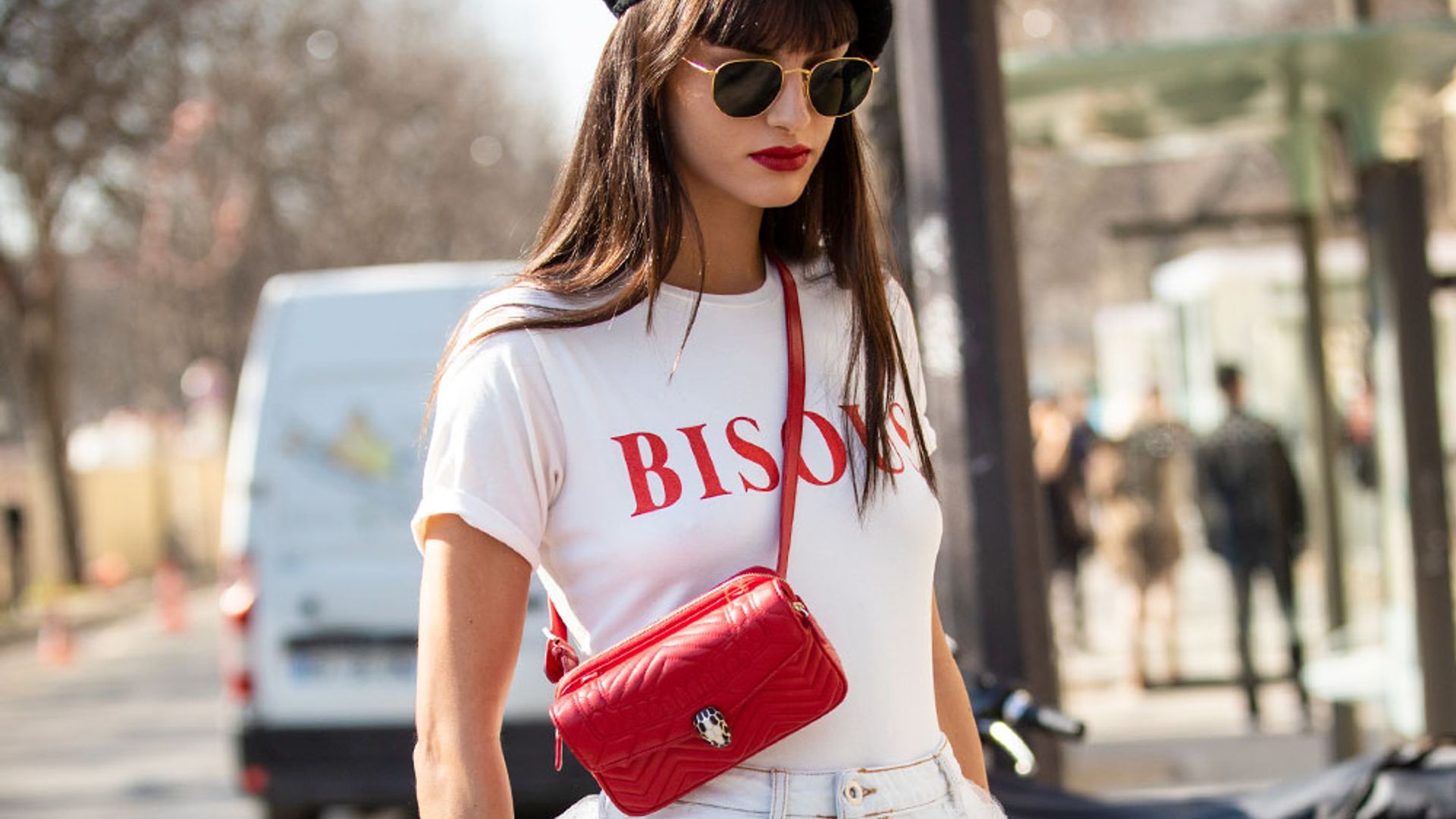 Las camisetas de Zara con las que no necesitarás bolso