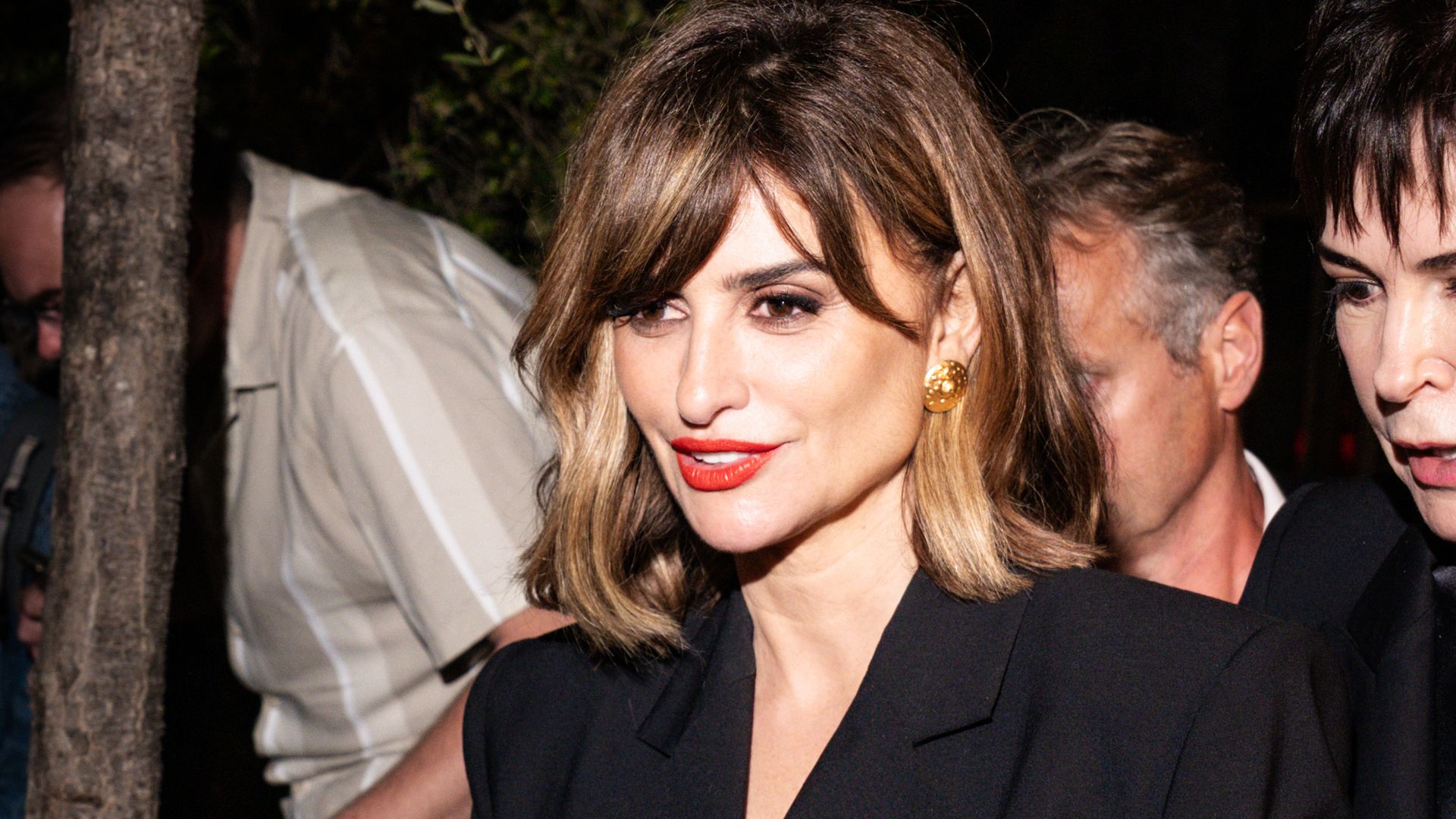 El look de Penélope Cruz que no viste en la alfombra roja de Cannes: un vestido corto y ochentero que marca su cintura