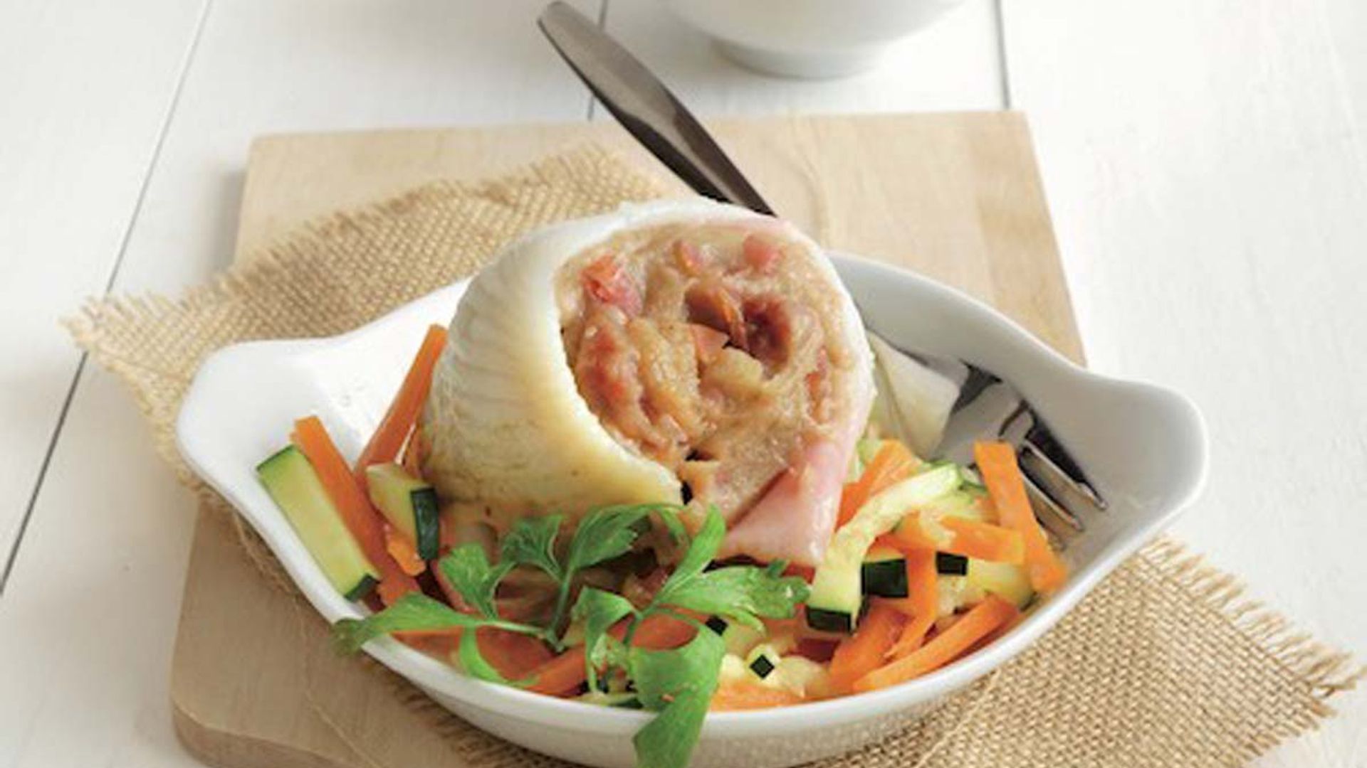 Rollitos de gallo rellenos de jamón y puré de castañas