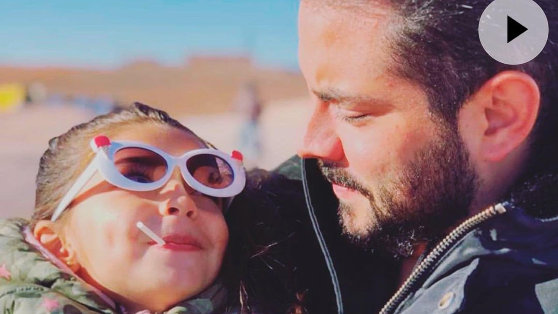 Aitana se convierte en la estilista más tierna de José Eduardo Derbez