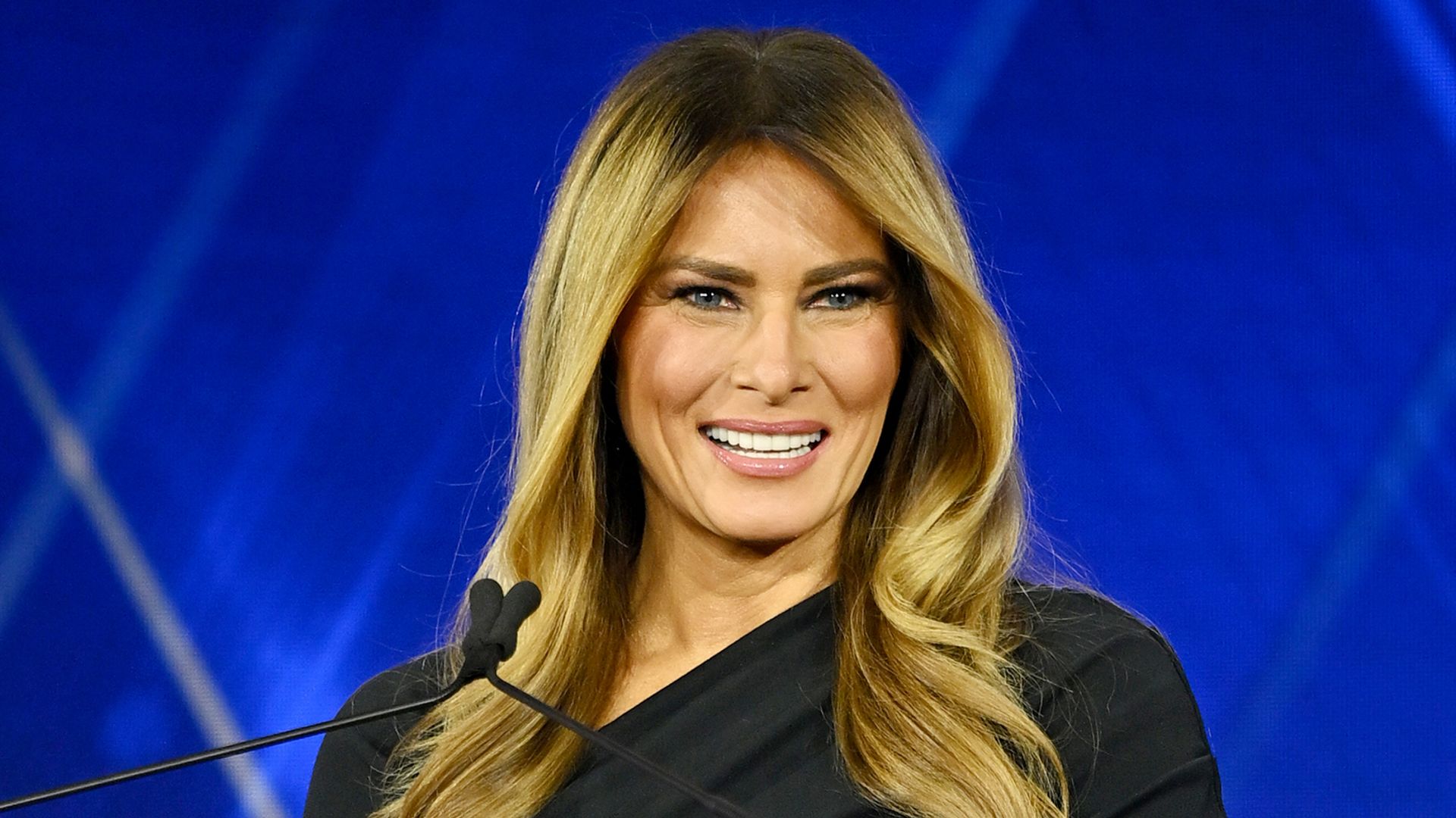 Melania Trump recibe el premio Patriota del Año en la gala organizada por Fox Nation en Greenvale, Nueva York, el 6 de noviembre de 2025