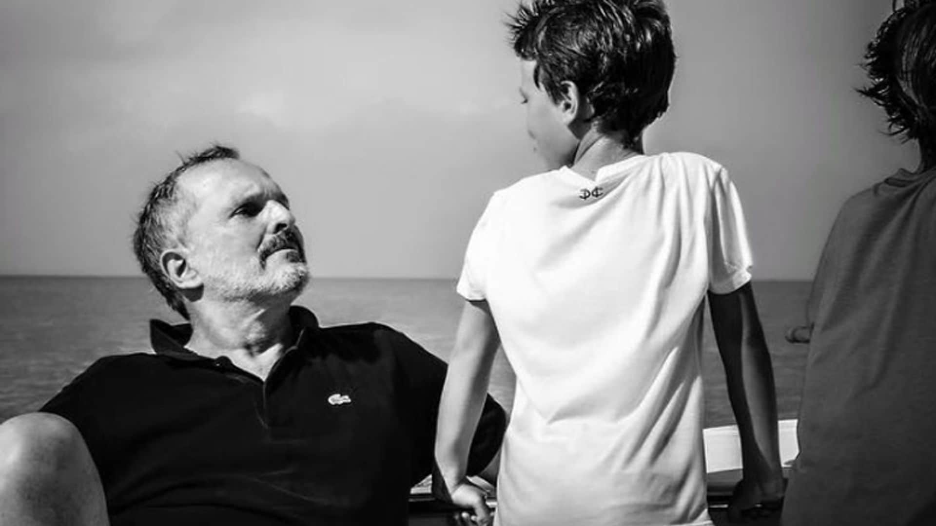 En ¡HOLA!, Miguel Bosé: 'No estoy enfermo. Soy superfeliz y mis hijos me dan la vitalidad diaria que necesito'
