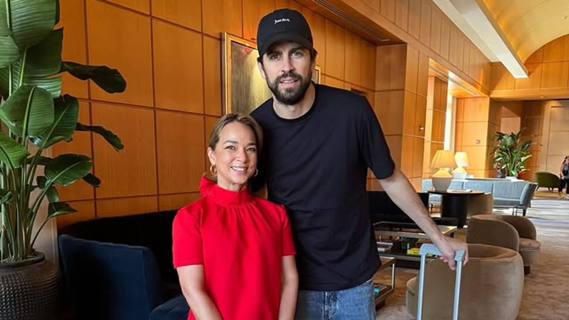 Adamari López y Gerard Piqué posaron sonrientes para la cámara