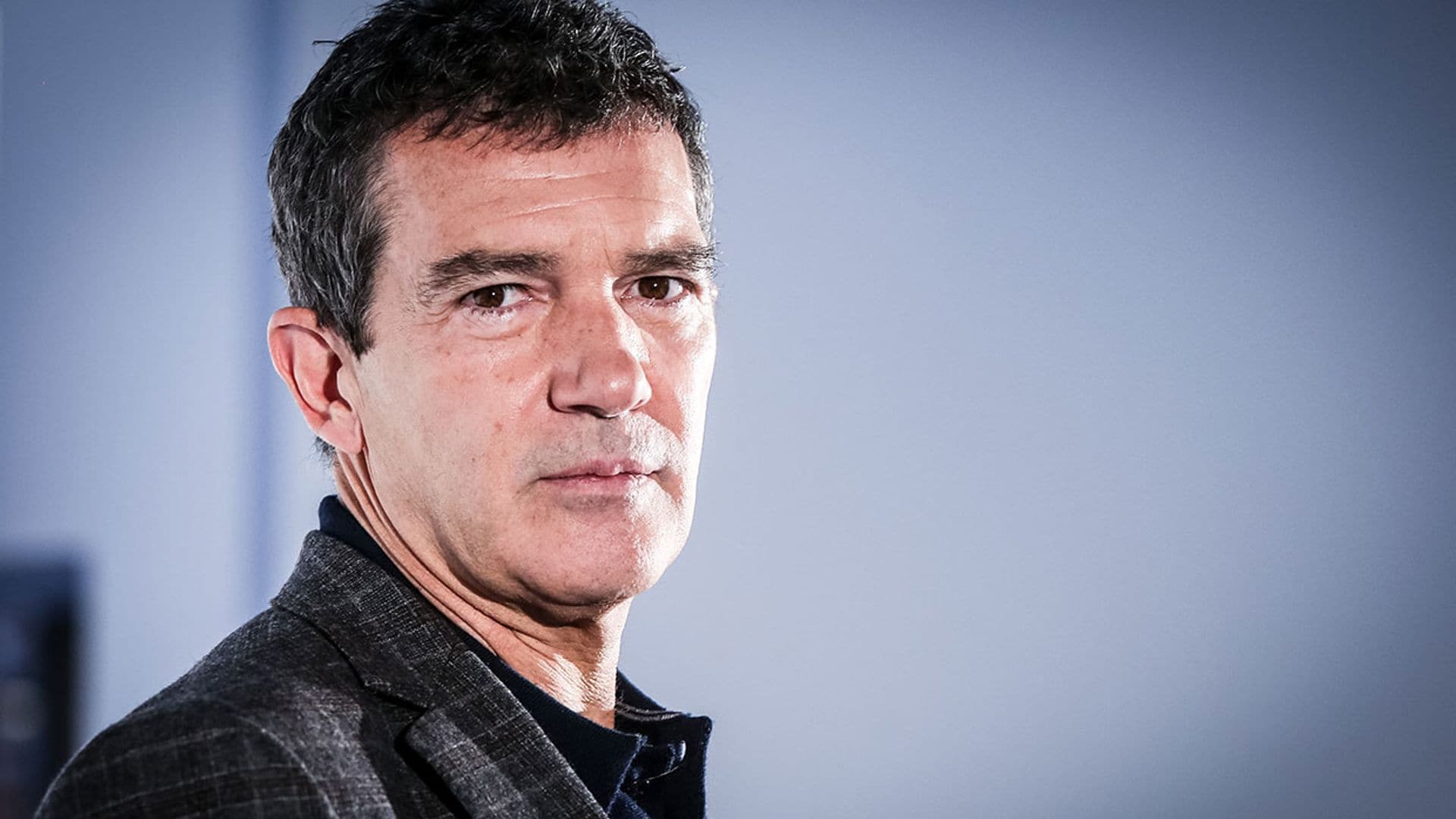 Antonio Banderas solo en Málaga, entre el recuerdo de sus padres y el mensaje de apoyo de Melanie Griffith
