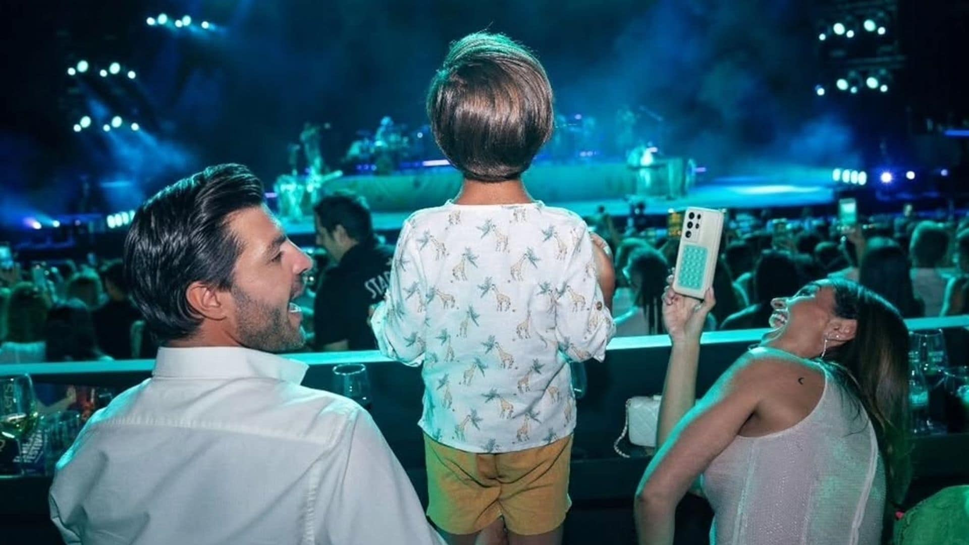 La gran noche de Paula Echevarría y Miguel Torres con su hijo, que asiste a un concierto por primera vez