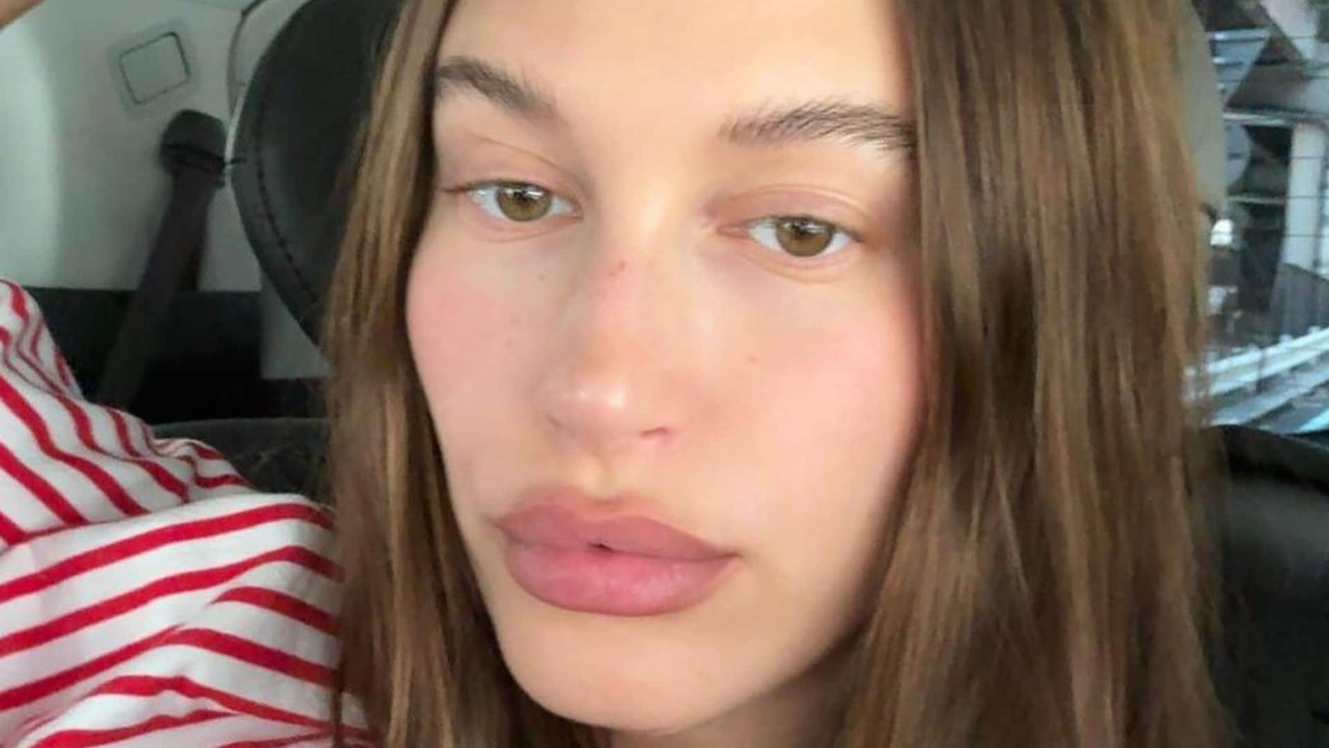 Las ‘cherry blossom nails’ de Hailey Bieber que querrás replicar este verano
