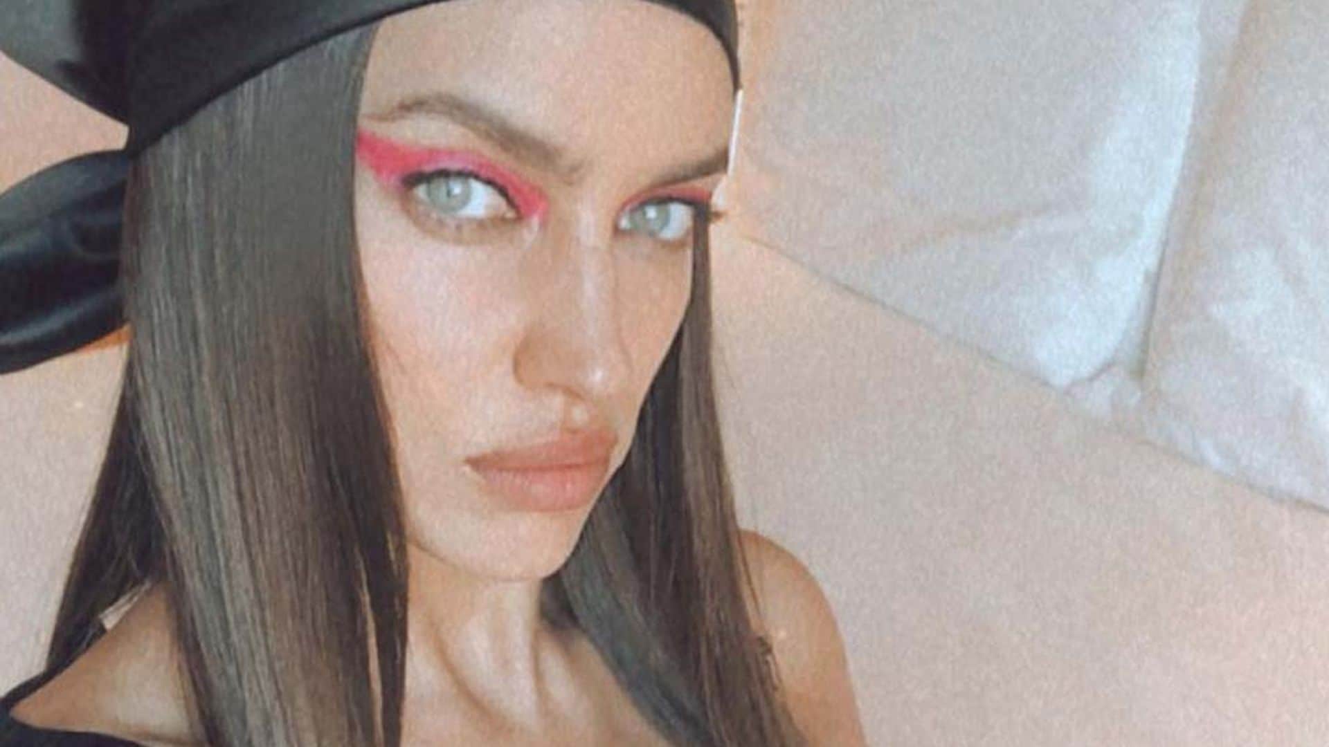 La chaqueta de cuero de Irina Shayk o la alternativa formal de las cazadoras 'biker'