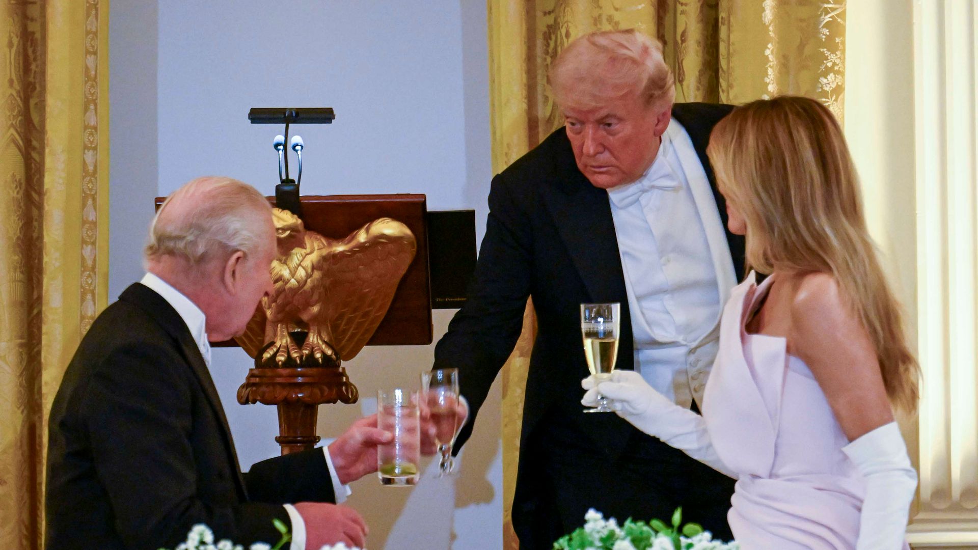 El vídeo viral de Carlos III en la Casa Blanca: su comentario a Donald Trump que hizo reír a todos