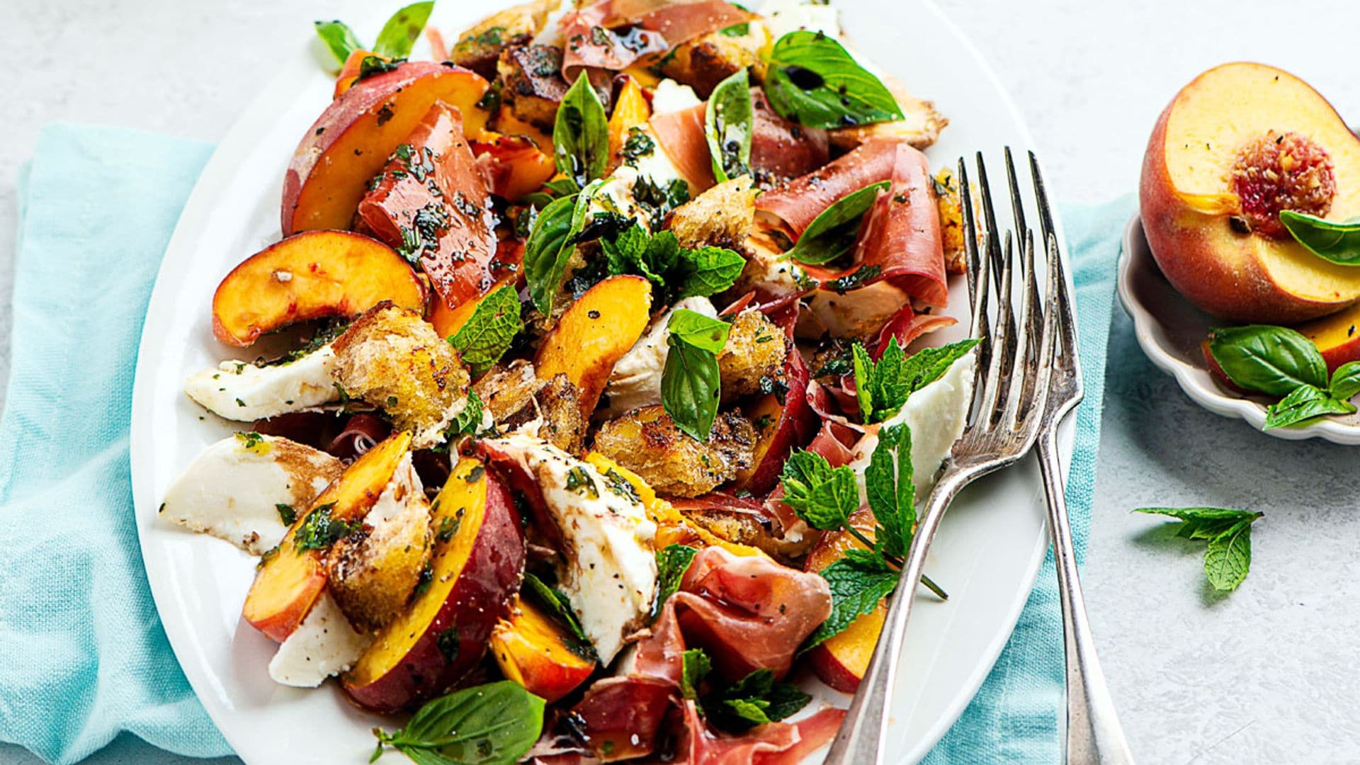 Ensalada de nectarinas, jamón y 'mozzarella'