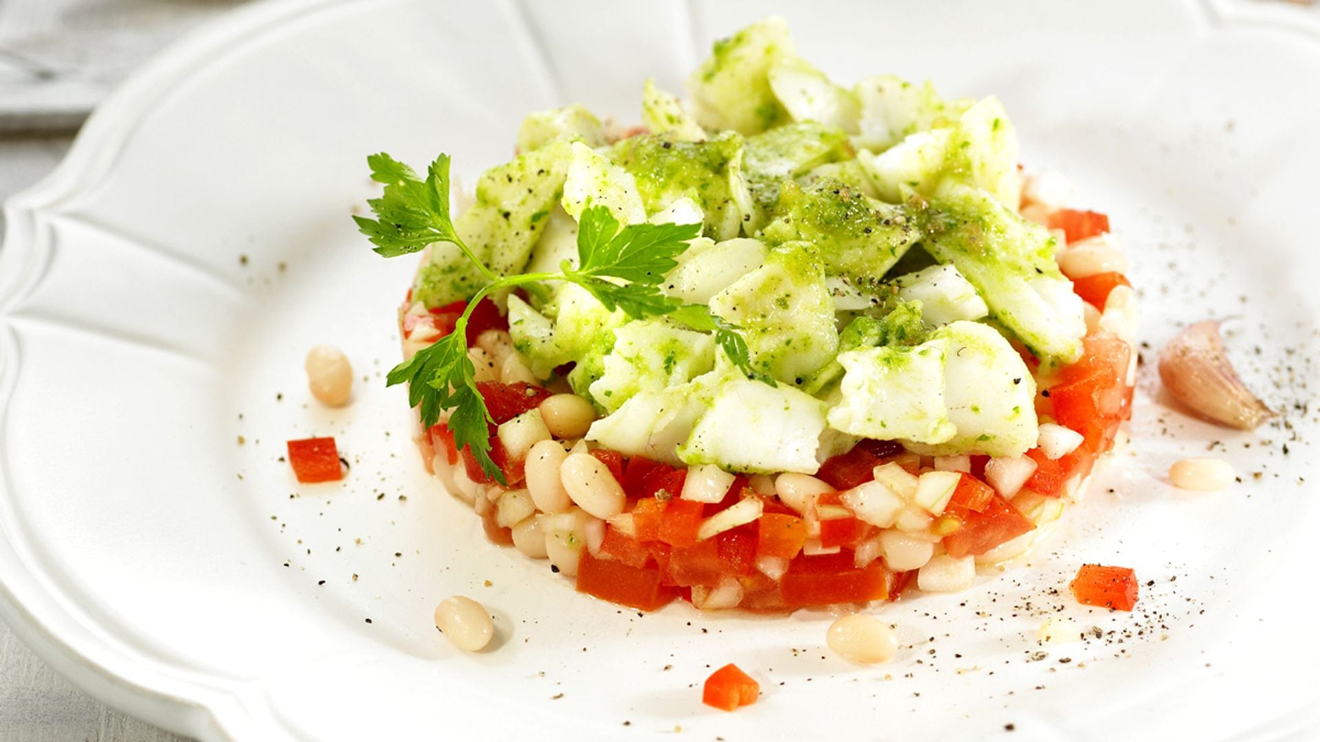 Timbal de bacalao con vinagreta de perejil