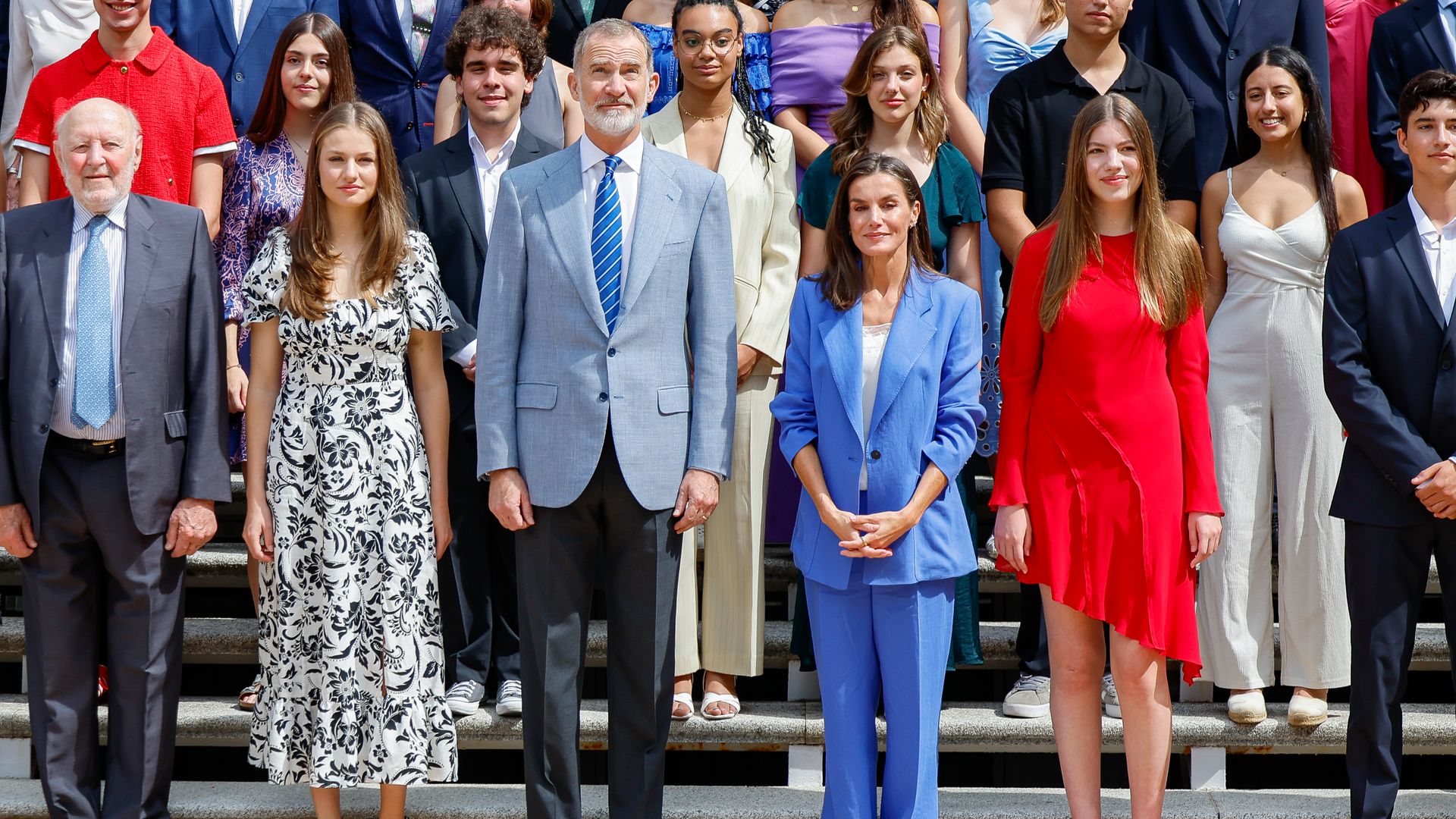 Leonor y Sofía aparecen por sorpresa en una audiencia de los Reyes con alumnos de su internado galés