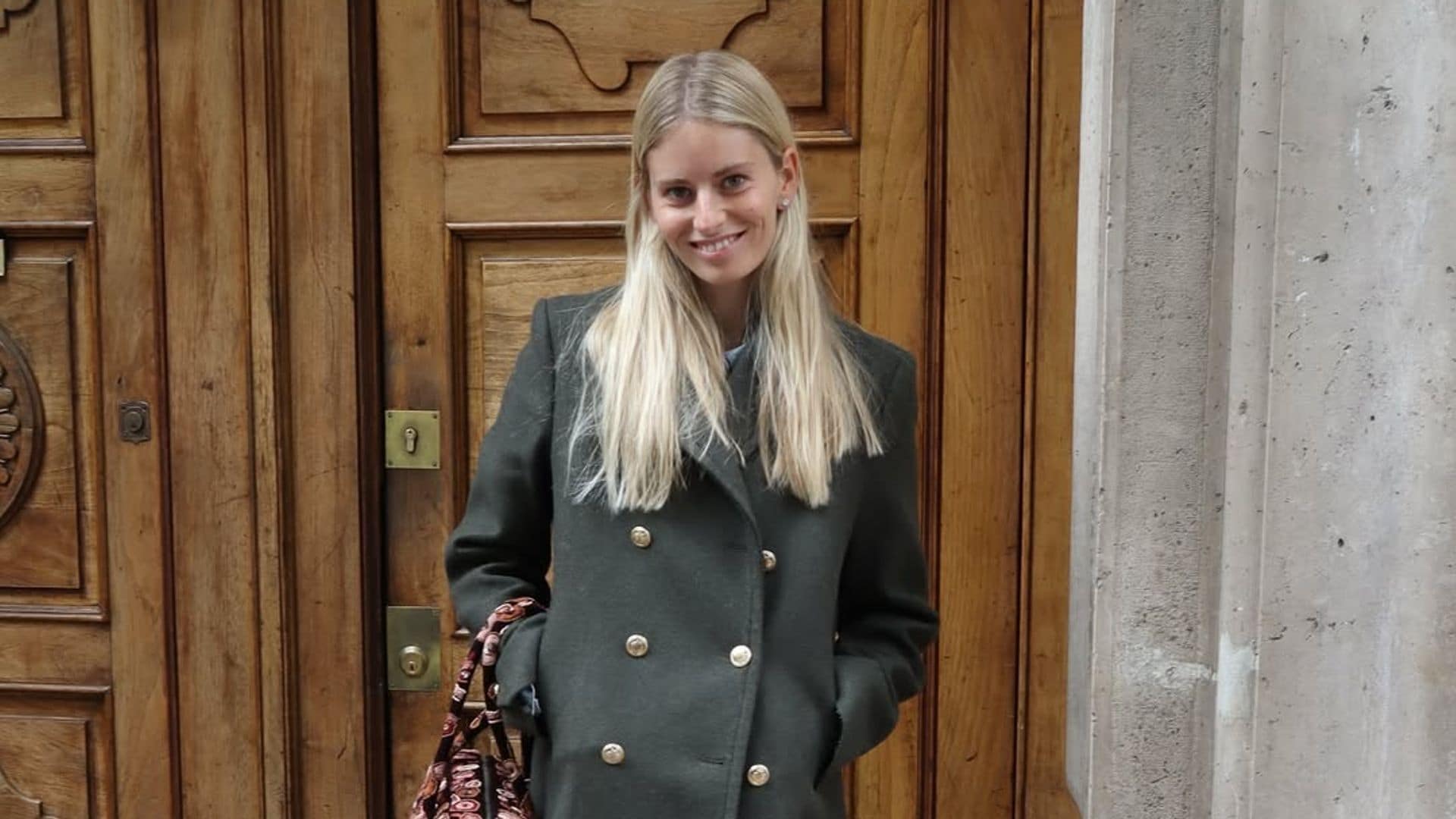 Una prenda, dos looks: el truco de la sevillana María Garrido para convertir sus pantalones en bombachos