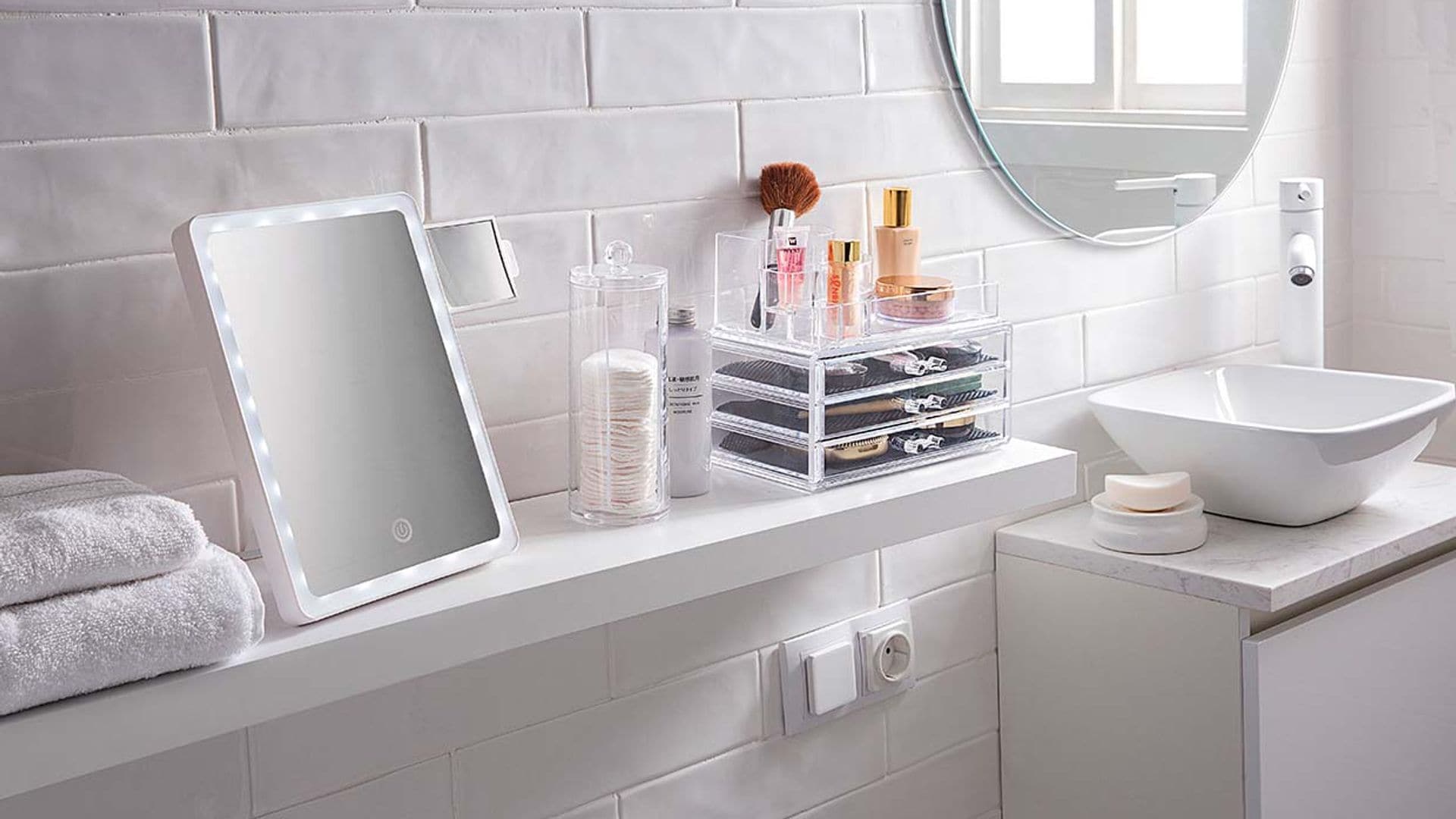 Accesorios imprescindibles para mantener en orden los productos del baño