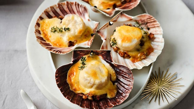 vieiras gratinadas con bechamel suave de tupinambo